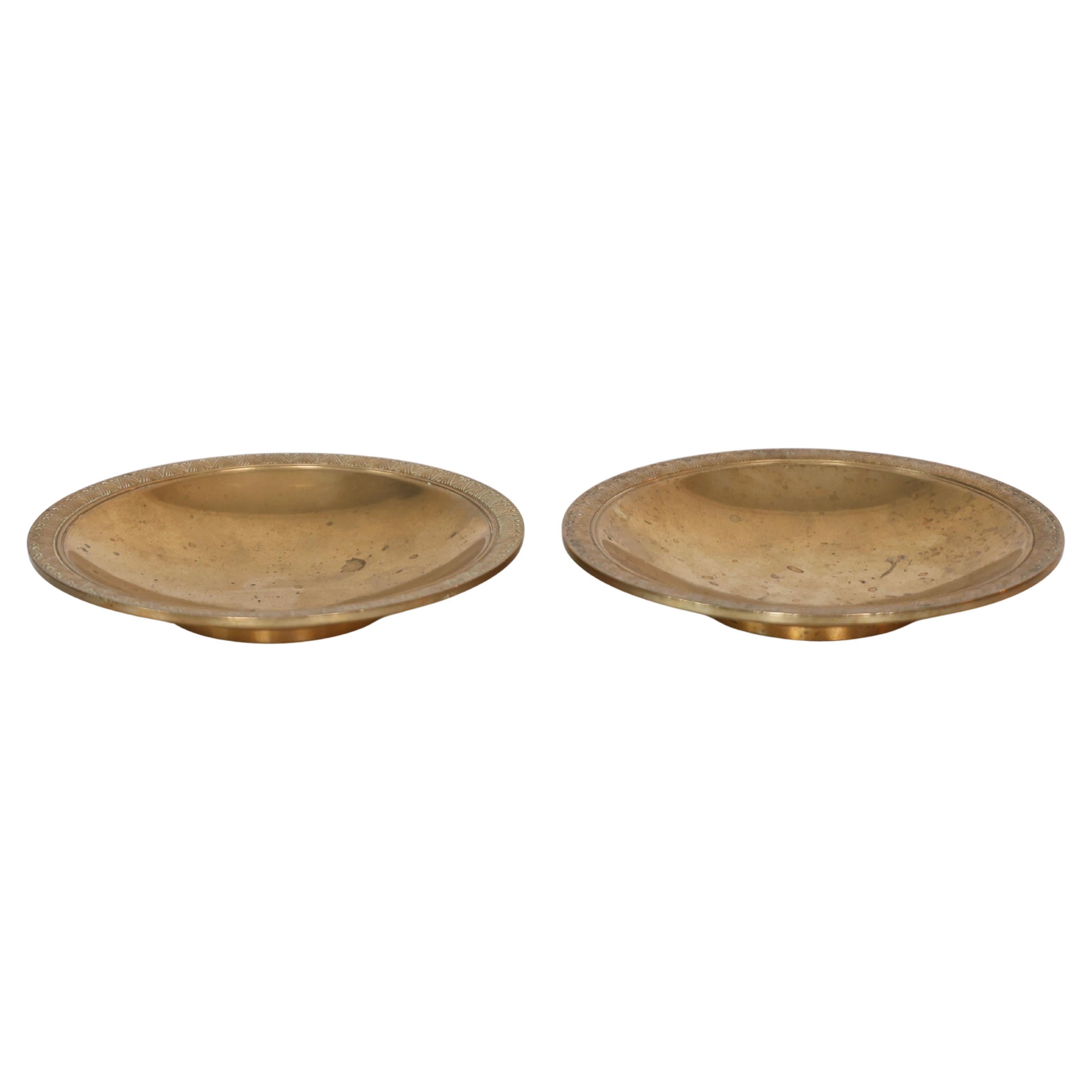 Assiettes en bronze Art déco réalisées par Just Andersen, années 1920, Danemark en vente