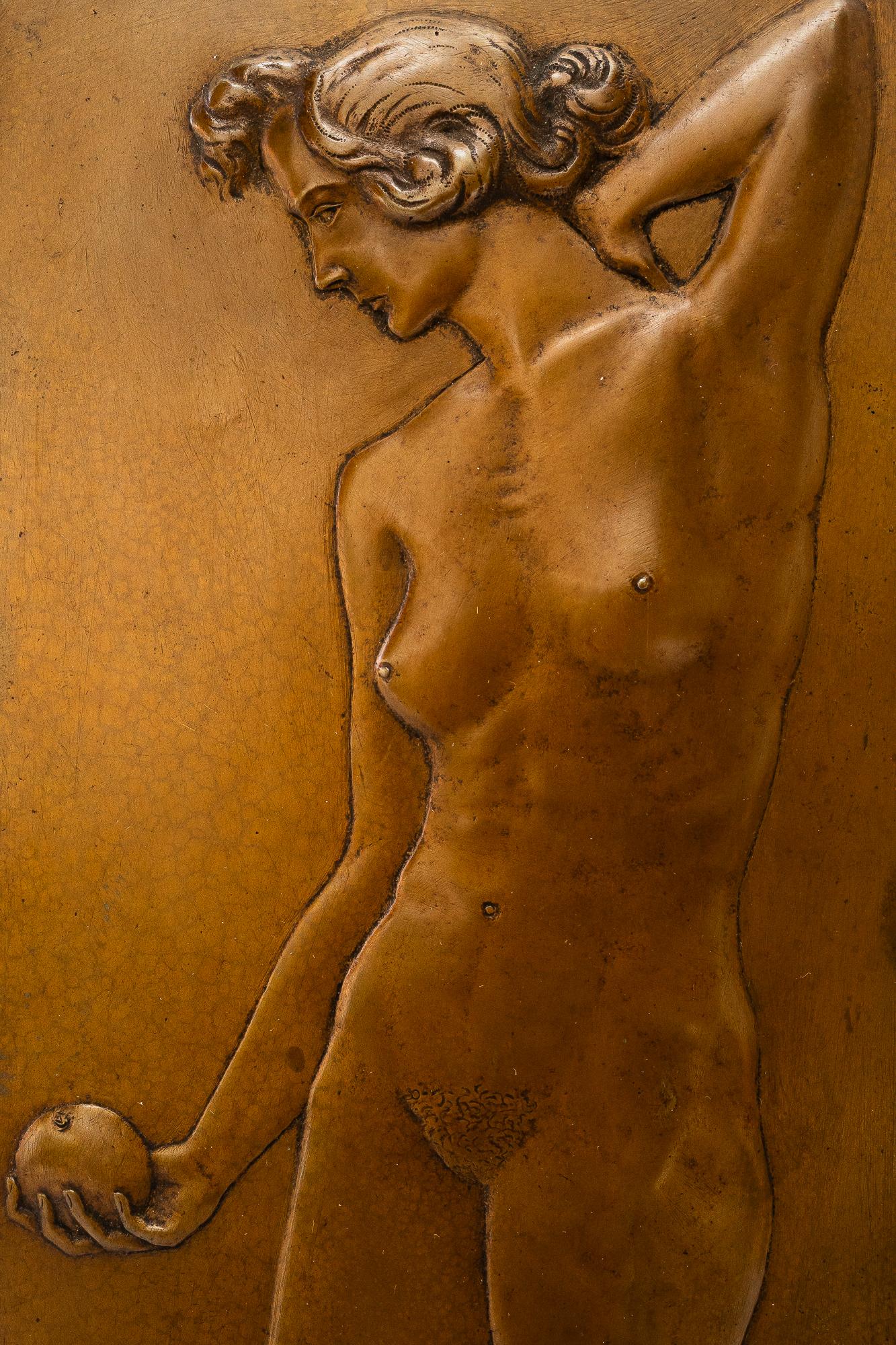 Art Decó Relieve de bronce con mujeres desnudas motiv pátina original alrededor de 1920 principios del siglo XX en venta