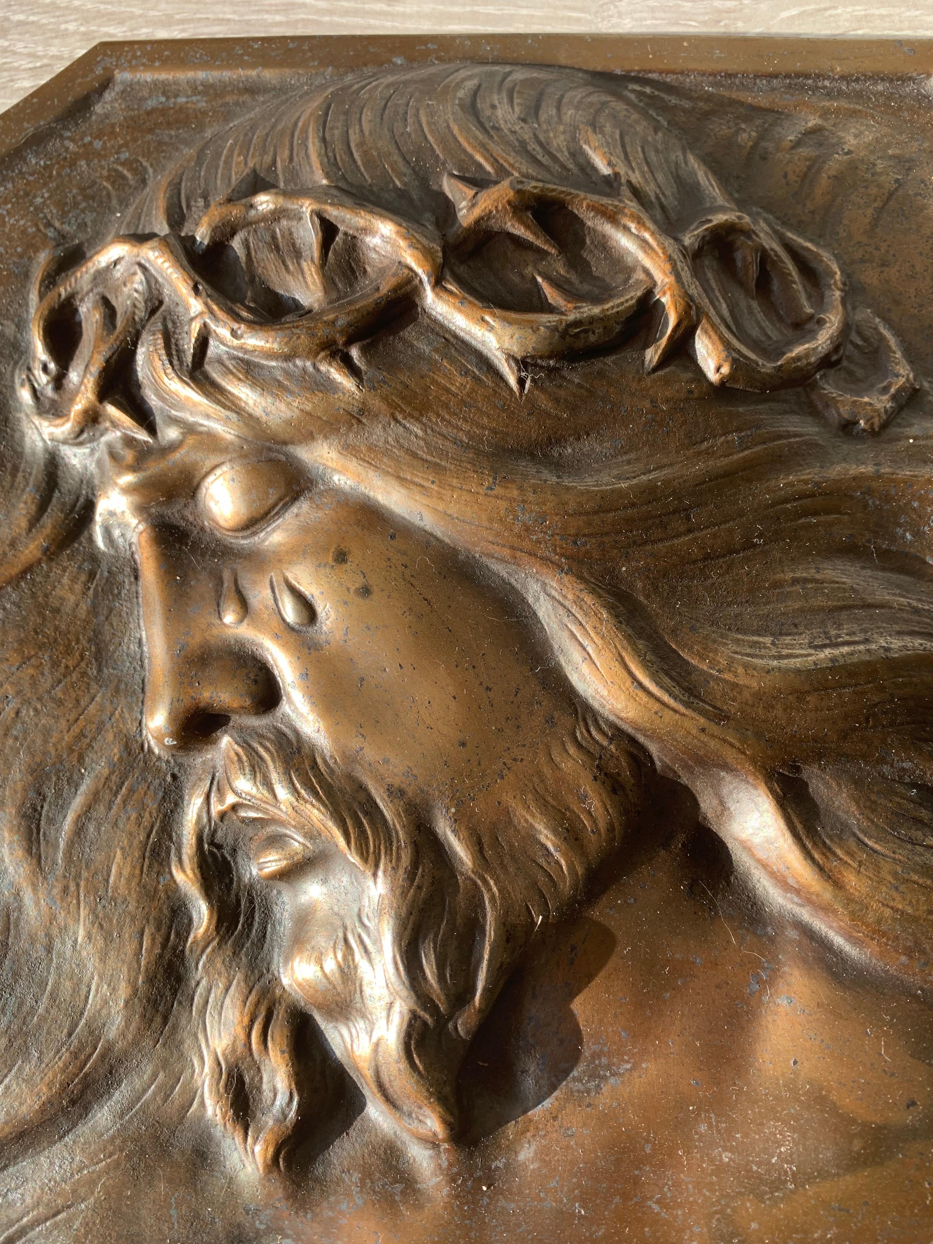 Religiöse Art-Déco-Wandtafel aus Bronze in Relief, die das Gebet Christi darstellt im Angebot 7