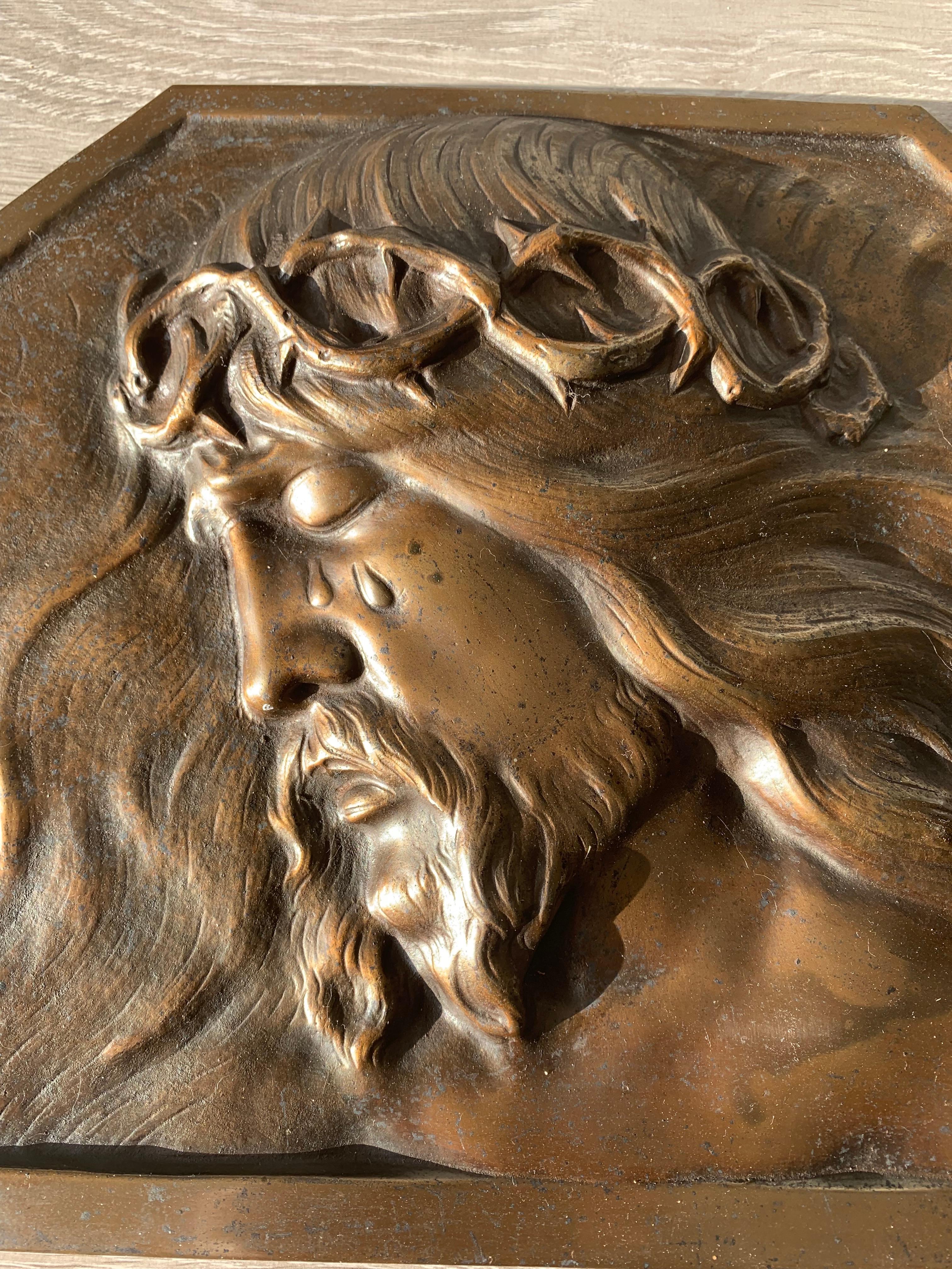 Religiöse Art-Déco-Wandtafel aus Bronze in Relief, die das Gebet Christi darstellt im Angebot 9