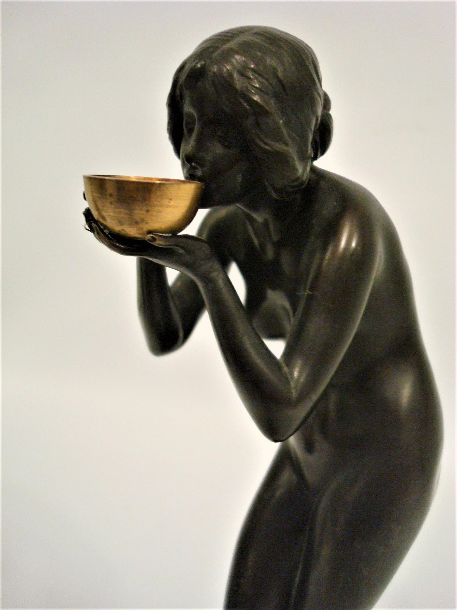 Art Deco Bronze Sculpture a Nude Lady Drinking from a Cup Victor Heinri Seifert  In Good Condition In Buenos Aires, Olivos