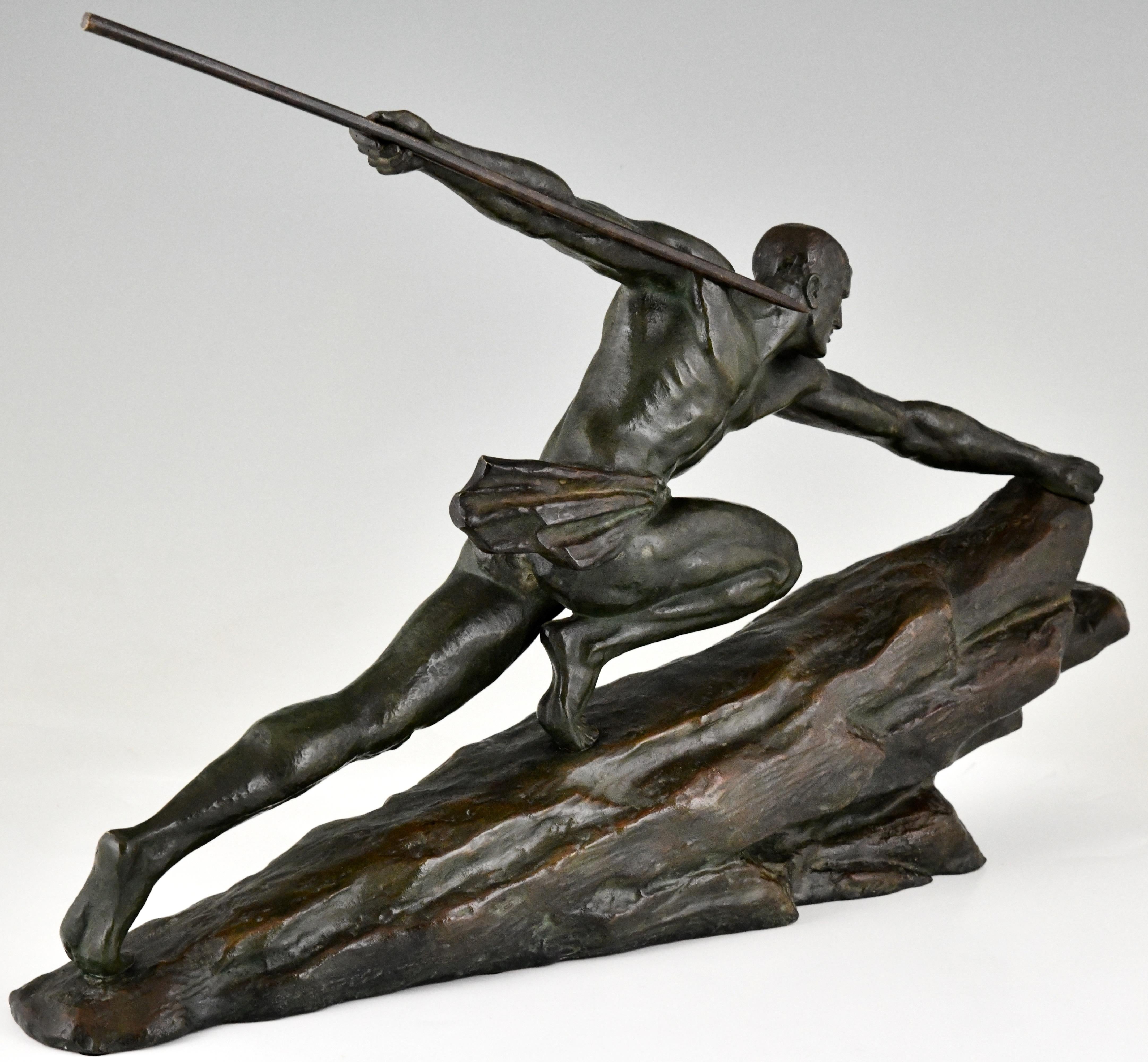 Art Deco Bronzeskulptur Athlet mit Speer von Pierre Le Faguays Frankreich 1927 im Angebot 2