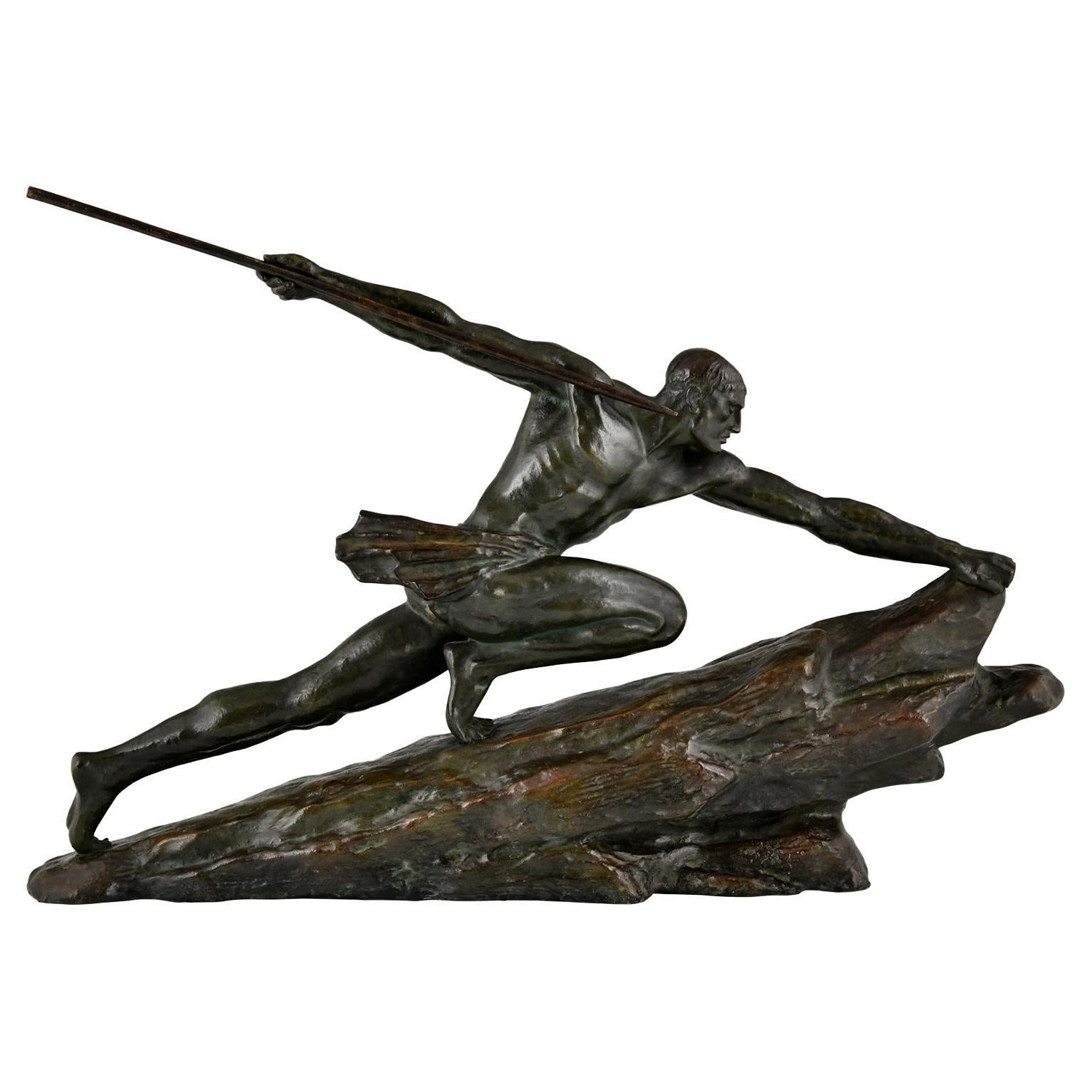 Sculpture d'athlète en bronze Art Déco avec lance de Pierre Le Faguays, France 1927