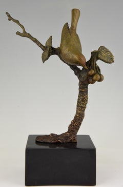 Sculpture en bronze Art Déco Oiseau sur une branche avec baies I. Rochard, France, 1930