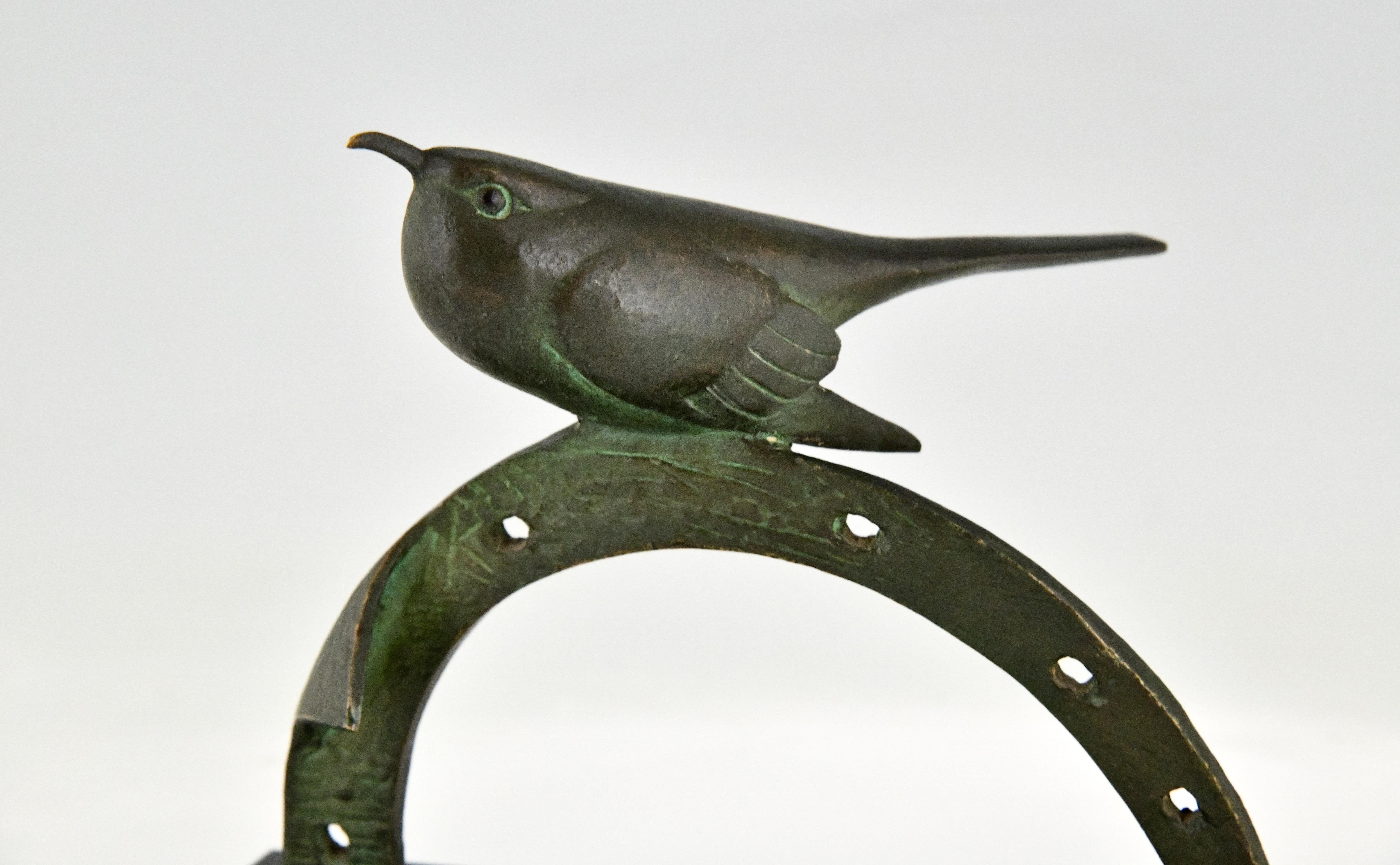 Art Deco Bronze Skulptur Vogel auf Hufeisen von André Vincent Becquerel 1930 im Angebot 4