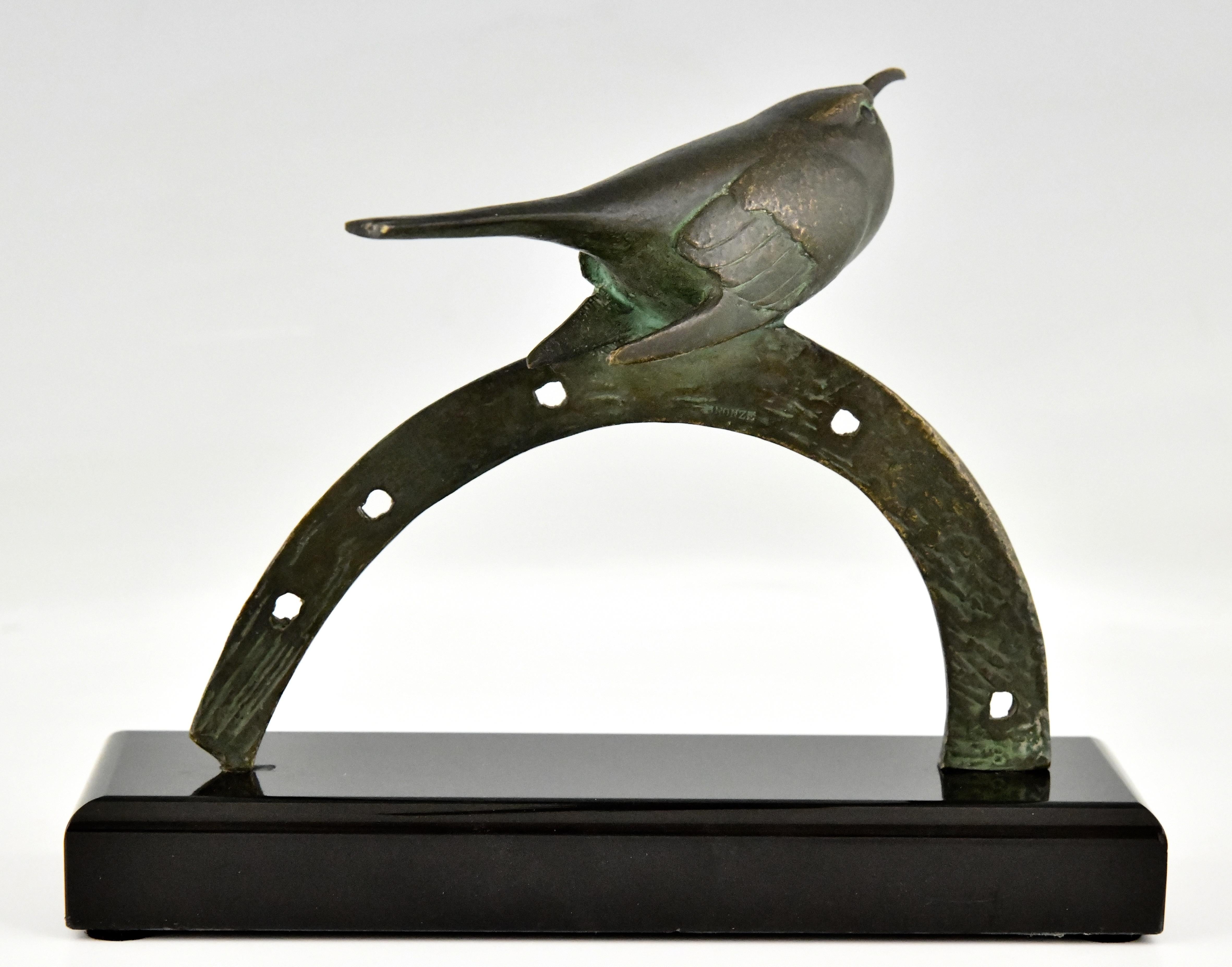 Art Deco Bronze Sculpture Bird on Horseshoe by André Vincent Becquerel 1930 In Good Condition For Sale In Antwerp, BE