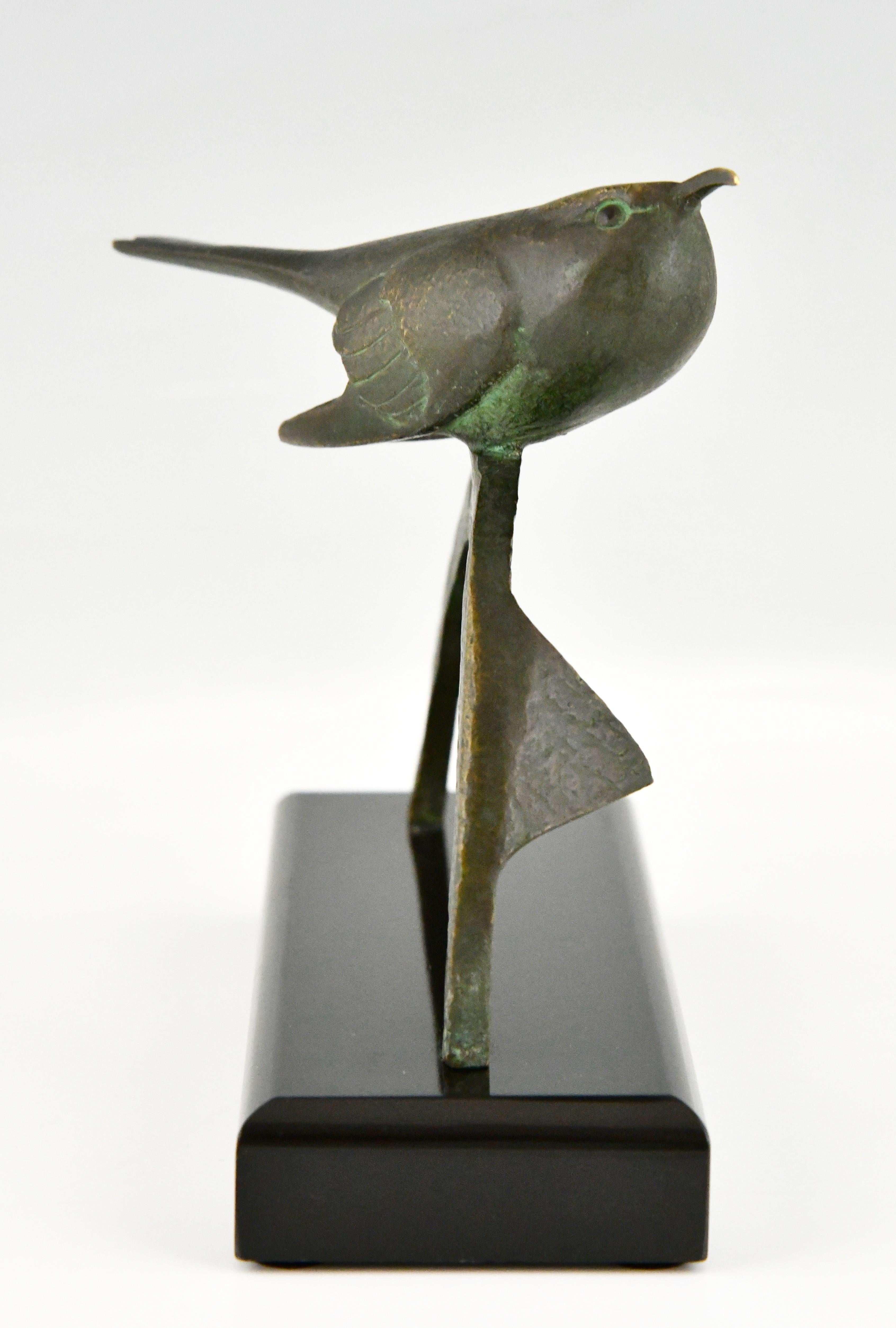 Mid-20th Century Art Deco Bronze Sculpture Bird on Horseshoe by André Vincent Becquerel 1930 For Sale