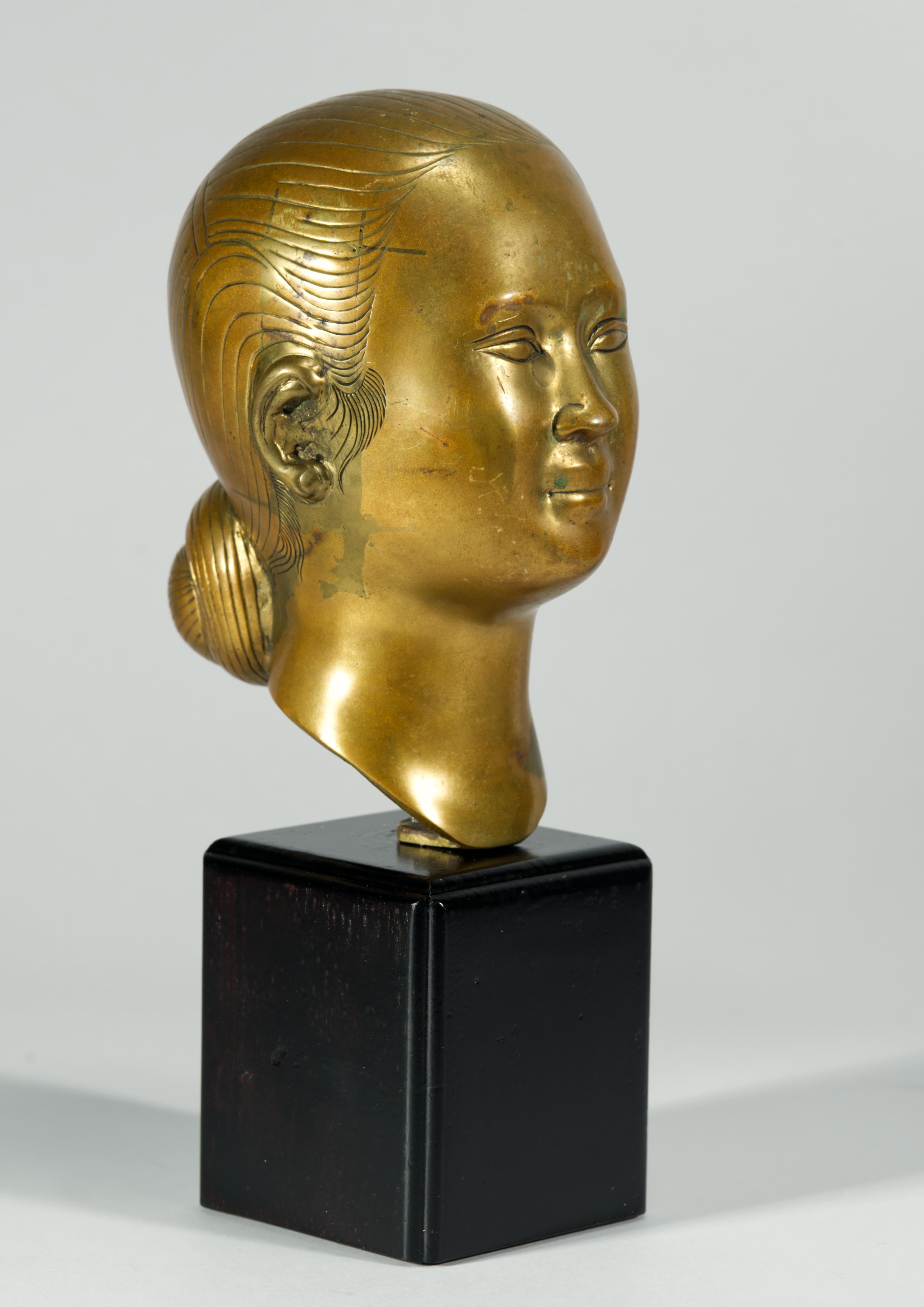 Busto di scultura in bronzo Art Deco attribuito a Nguyen Le Thanh Le In condizioni buone in vendita a Clifton Springs, NY
