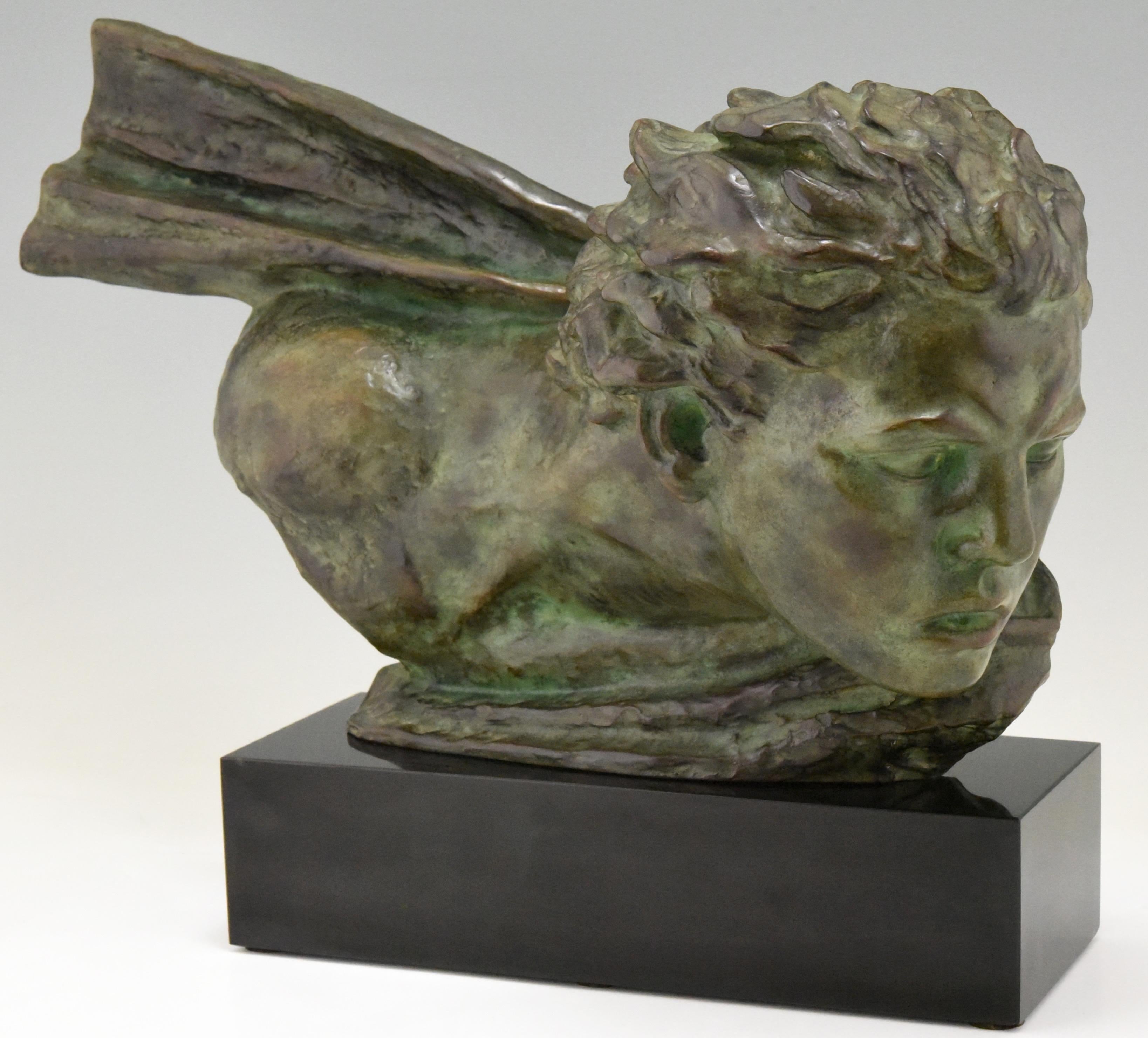 Art Deco bronze sculpture, bust of the famous French aviator and hero Jean Mermoz who lived from 1901 until 1930.
The sculpture is signed by Alexandre Kelety and has the Patroulleau foundry mark. Stamped Bronze.
Beautiful green patina with ligher