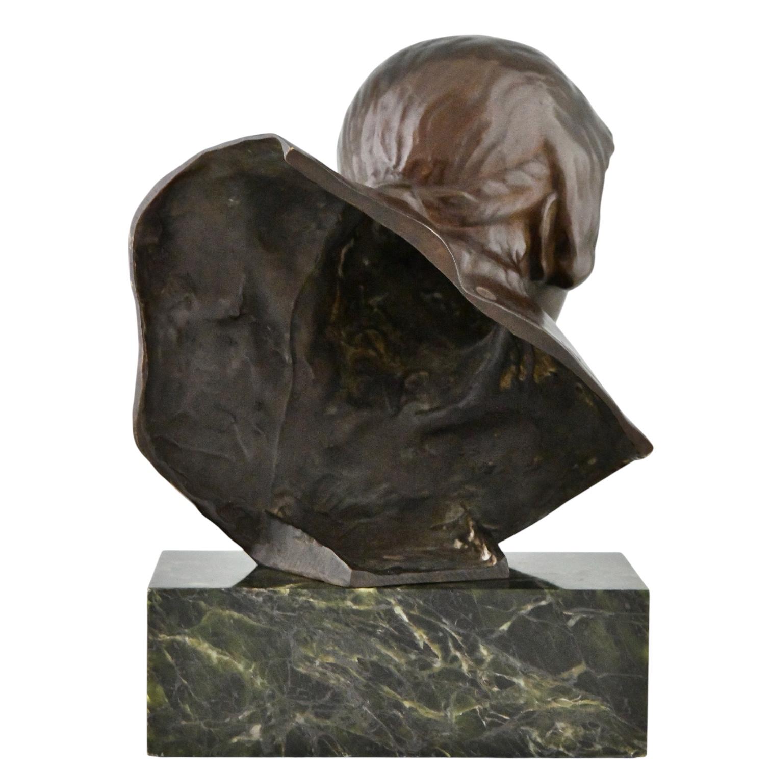 Patinato Scultura in bronzo Art Deco con busto di Achille di Constant Roux, 1920 in vendita