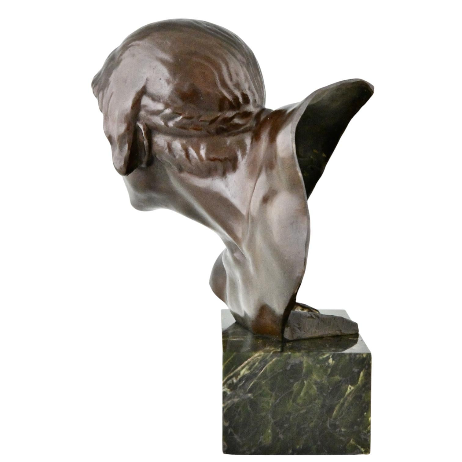 Scultura in bronzo Art Deco con busto di Achille di Constant Roux, 1920 In condizioni buone in vendita a Antwerp, BE