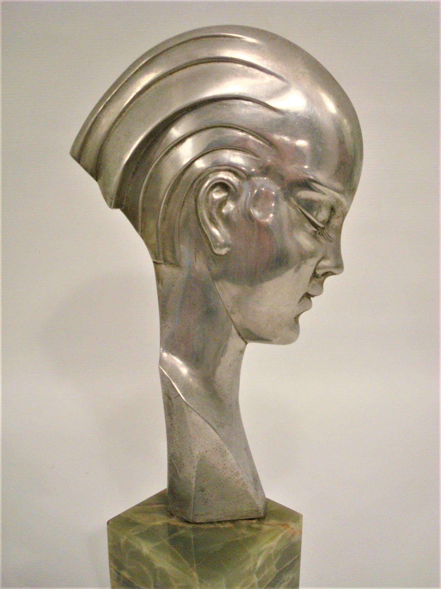 Stylish Art Deco bronze bust of a woman in profile.
Attributed to Guido Cacciapuoti.
The bronze has a silver patina and stands on a green marble base.
Italy 1930-1940.