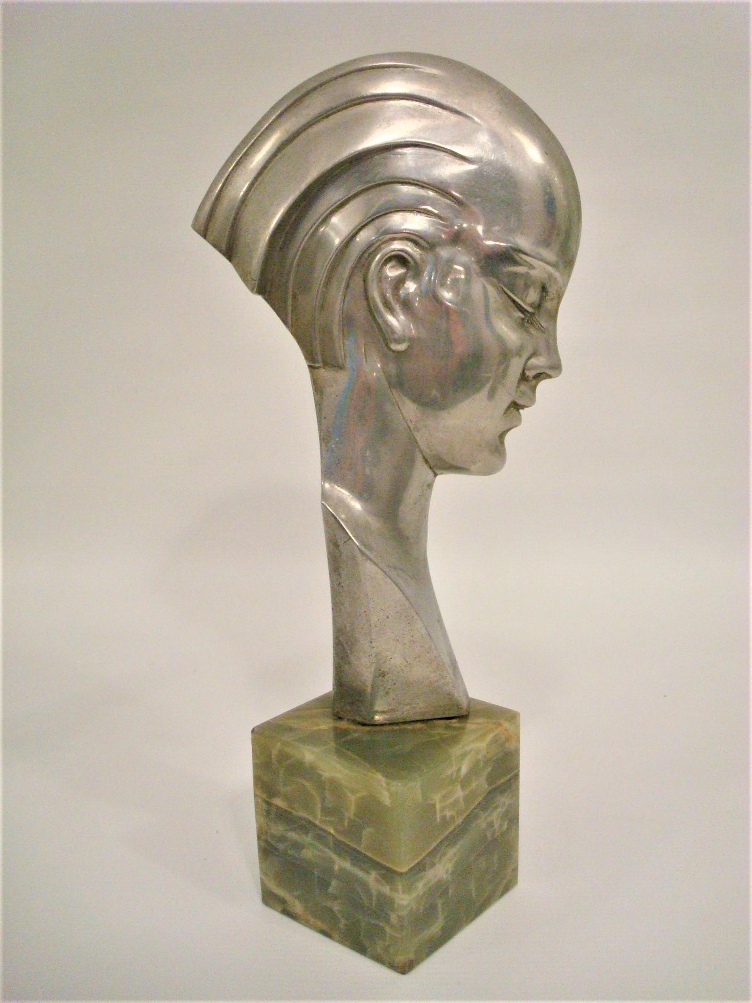 Art Deco Bronze Sculpture Bust Woman Profile Guido Cacciapuoti 1930 In Good Condition For Sale In Buenos Aires, Olivos