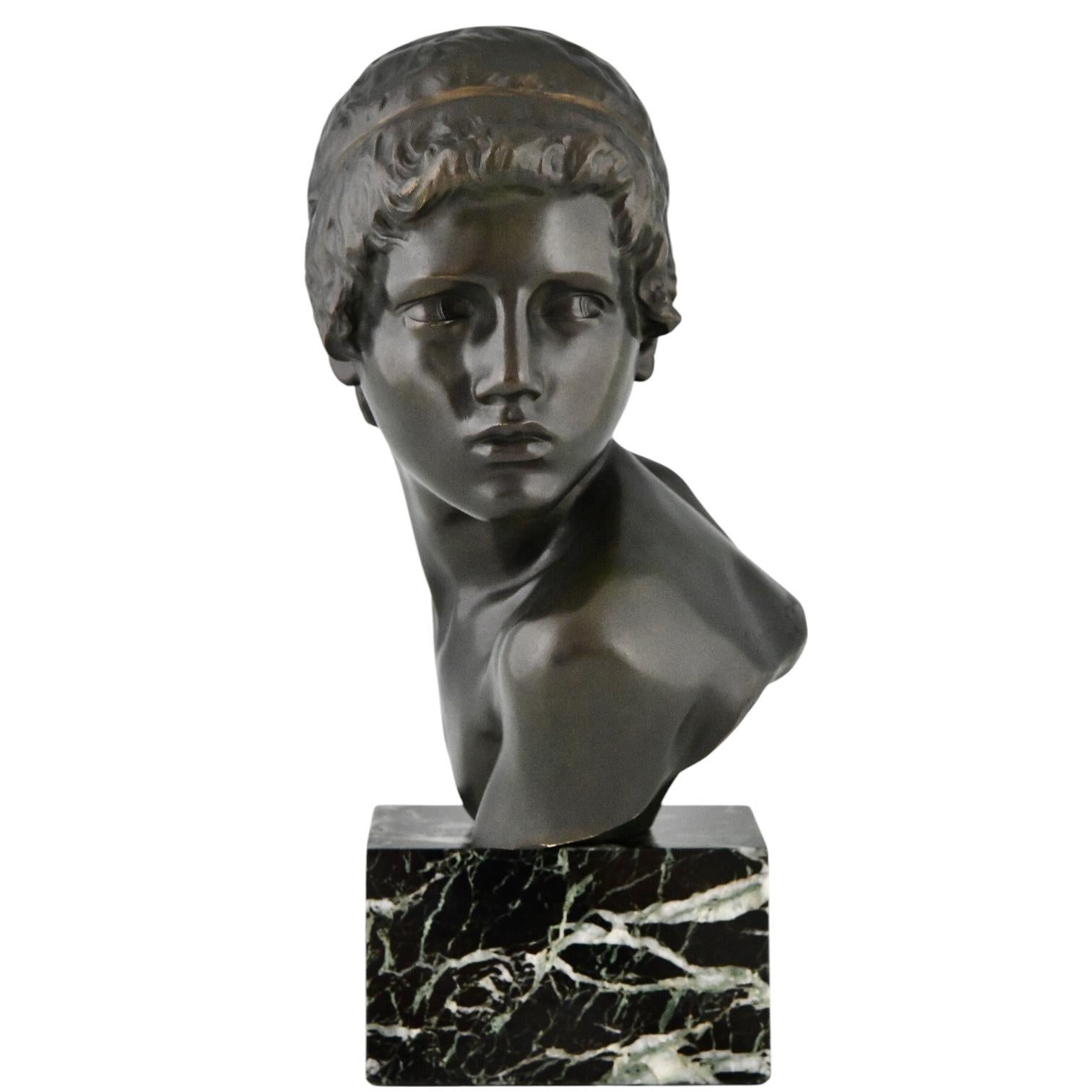 Francese Scultura in bronzo Art Deco con busto del giovane Achille di Constant Roux, 1920 in vendita