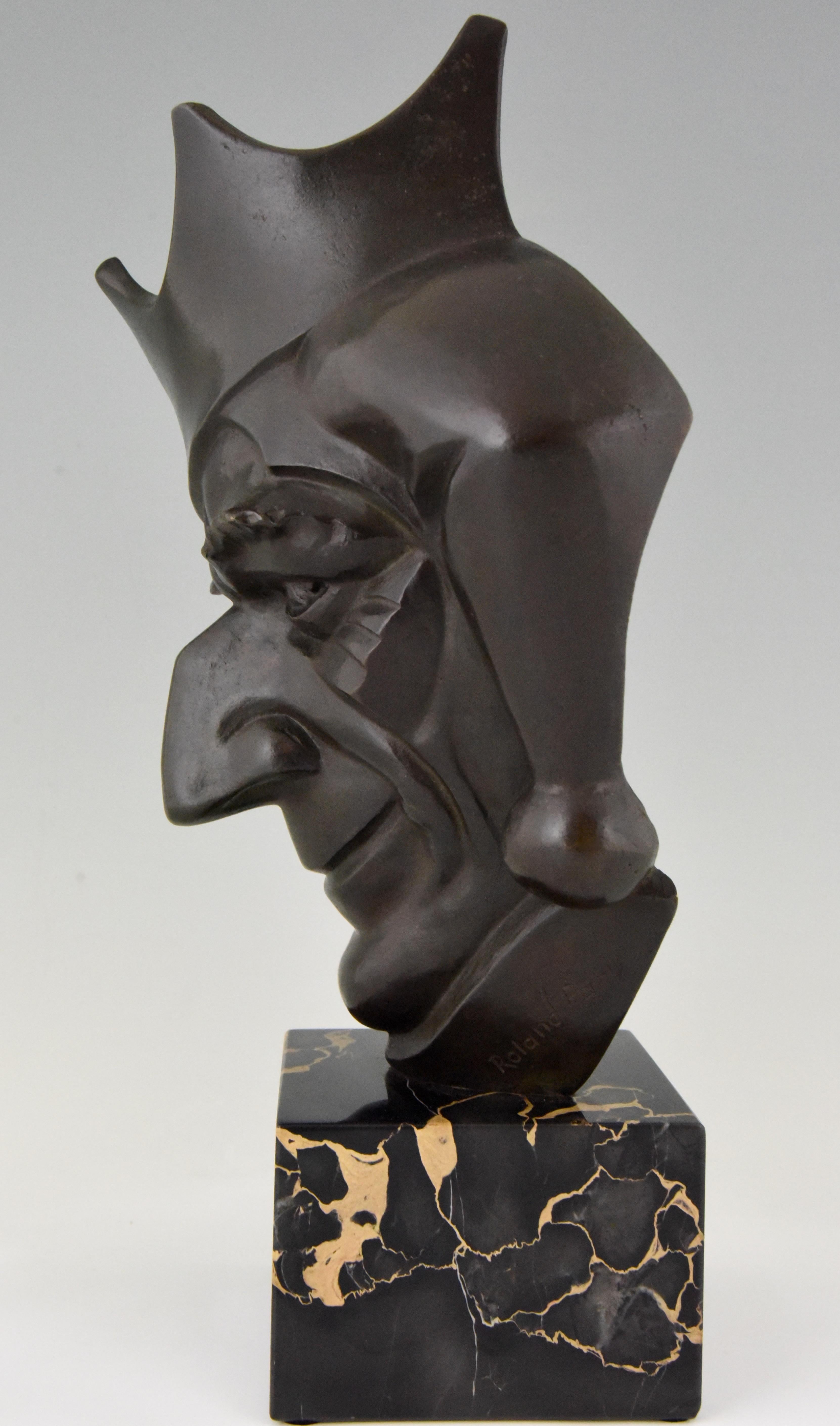 Art Deco Bronzeskulptur Hofnarr mit Krone von Roland Paris:: 1920 (Österreichisch)