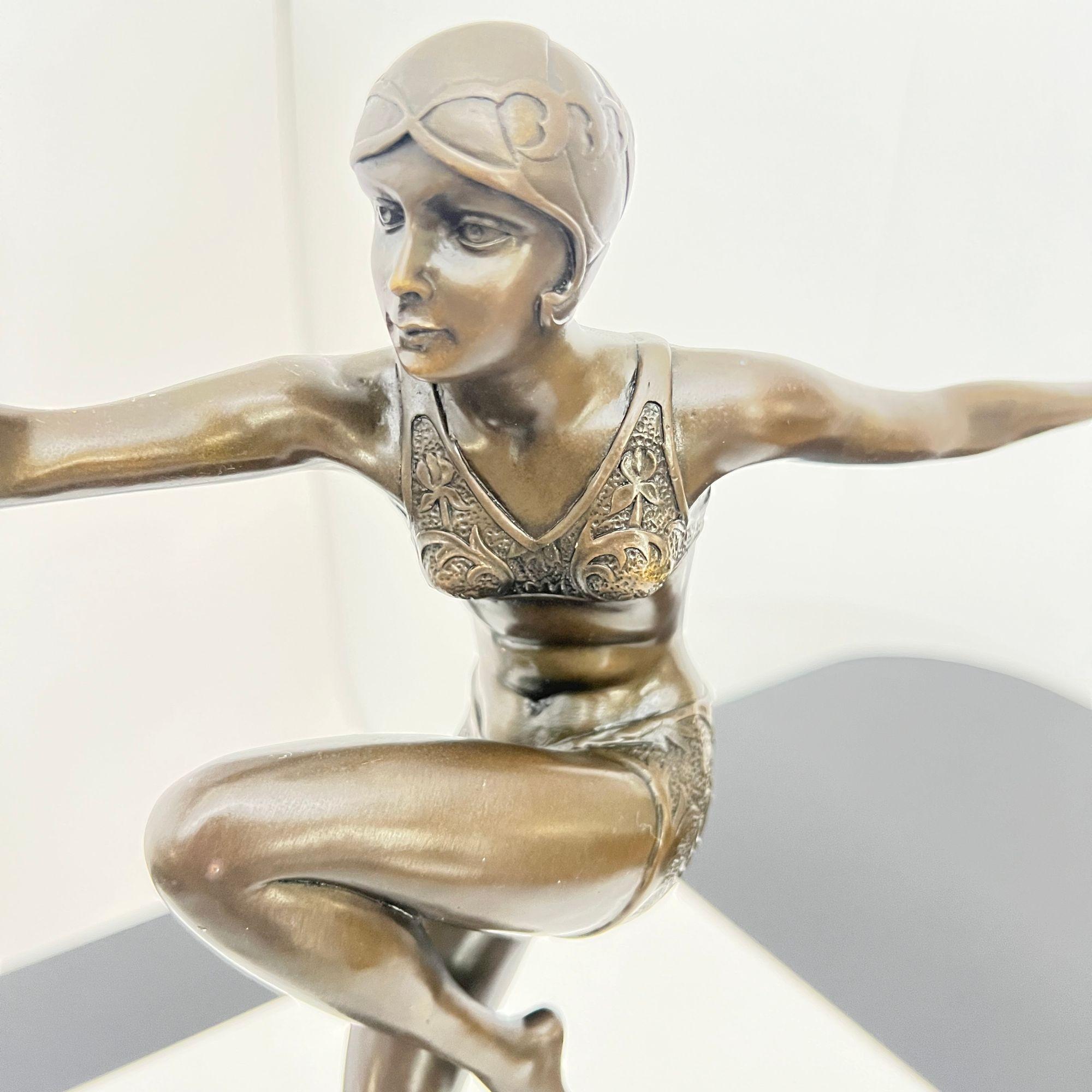 Art Deco Bronze Sculpture, Dancer with Bonnet, Signed ‚Preiss‘, Germany, 20th C. For Sale 6