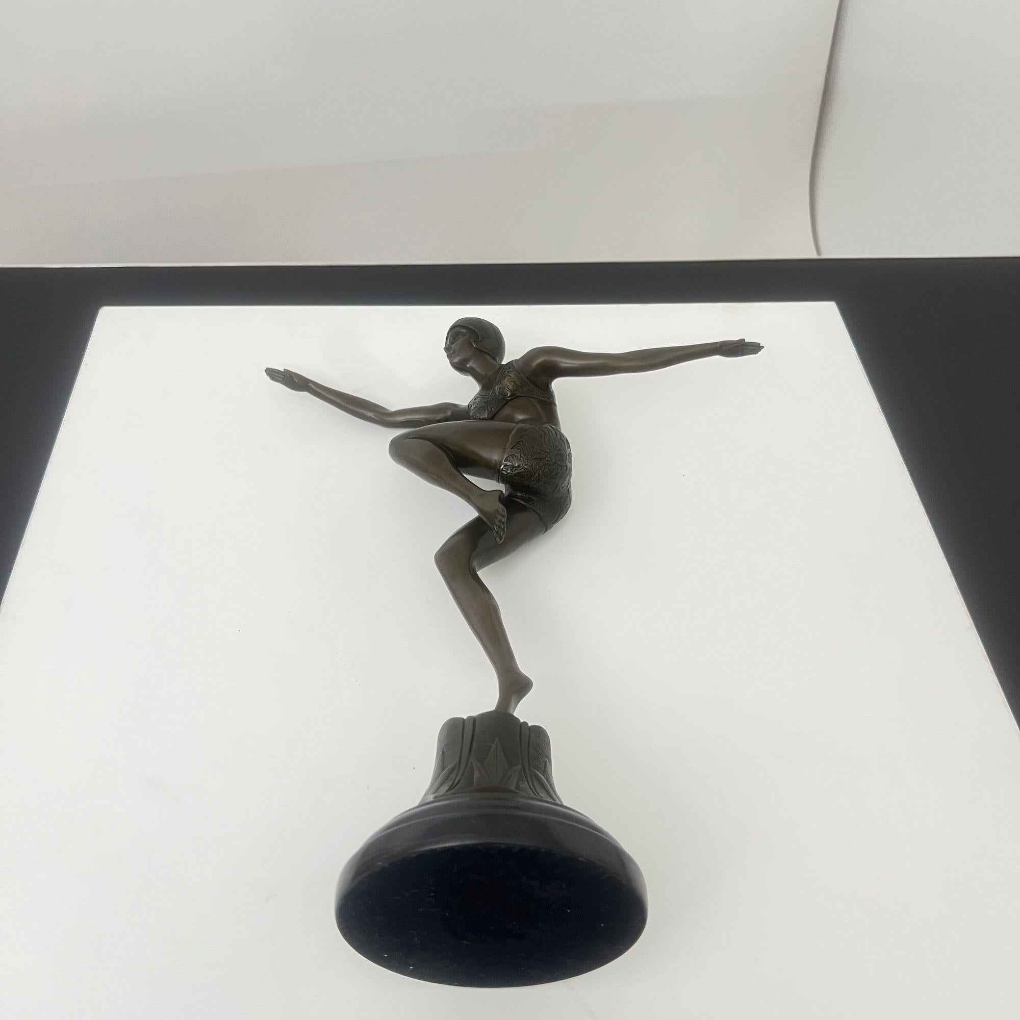 Art Deco Bronze Sculpture, Dancer with Bonnet, Signed ‚Preiss‘, Germany, 20th C. For Sale 11