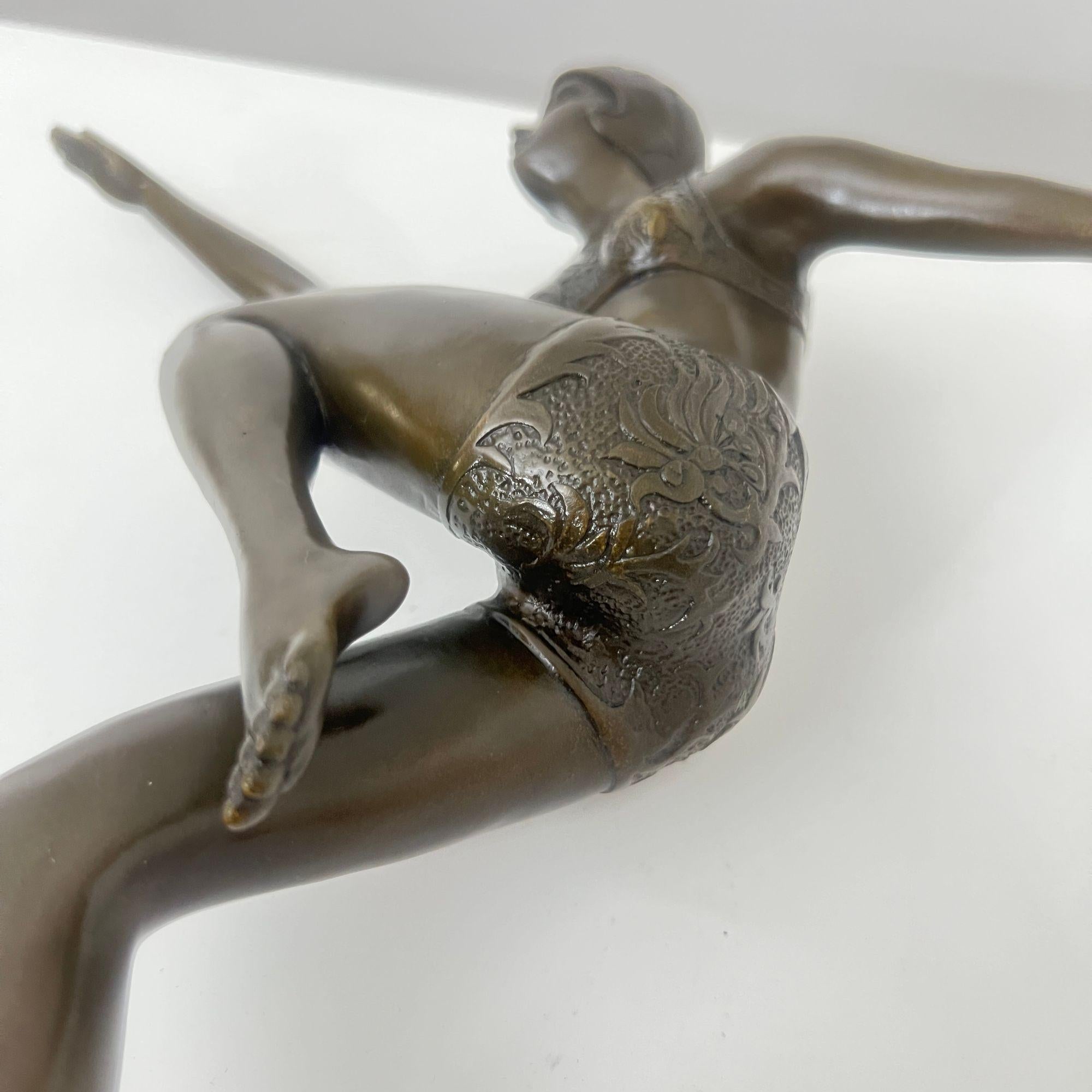 Art Deco Bronze Sculpture, Dancer with Bonnet, Signed ‚Preiss‘, Germany, 20th C. For Sale 12