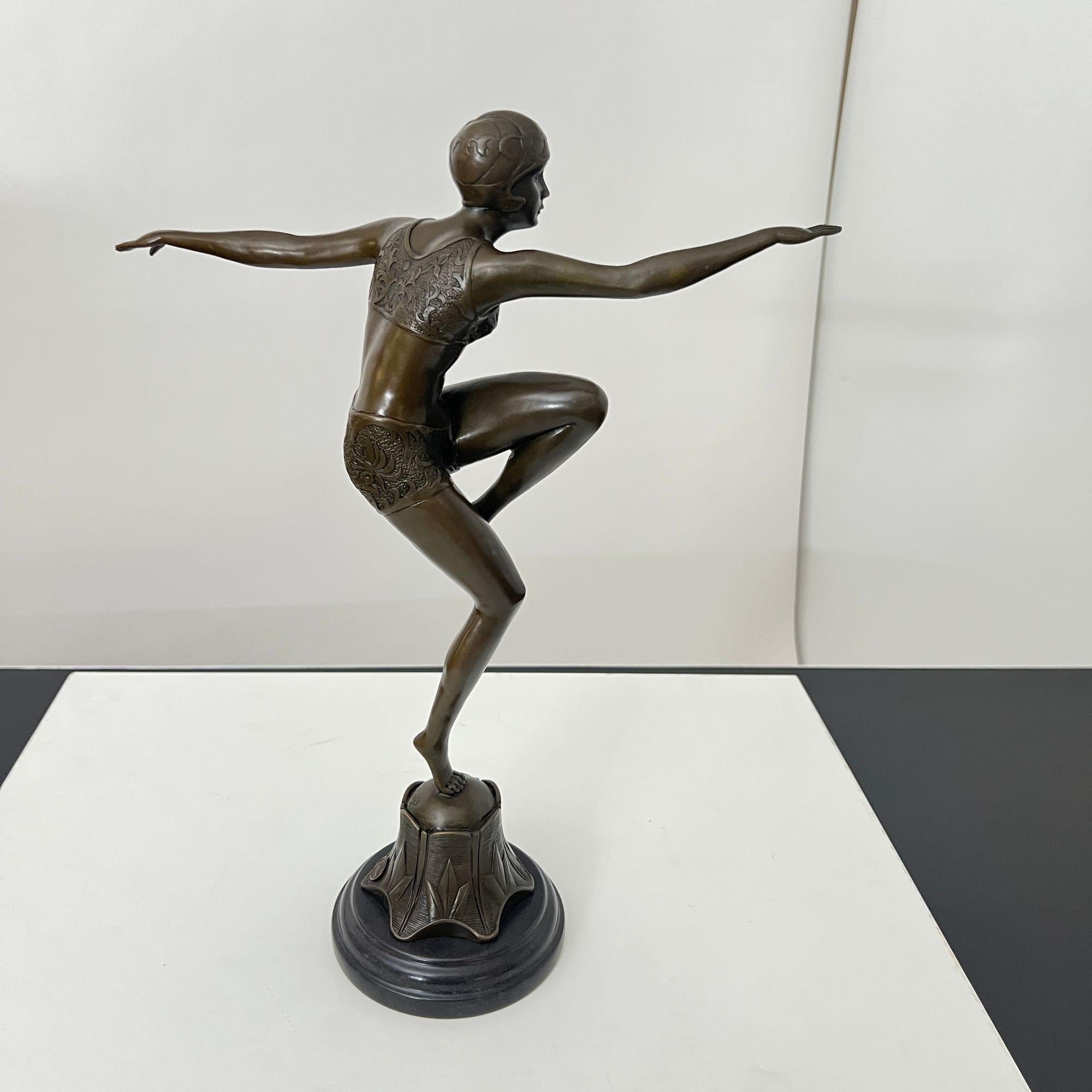 Art Deco Bronze Sculpture, Dancer with Bonnet, Signed ‚Preiss‘, Germany, 20th C. For Sale 1