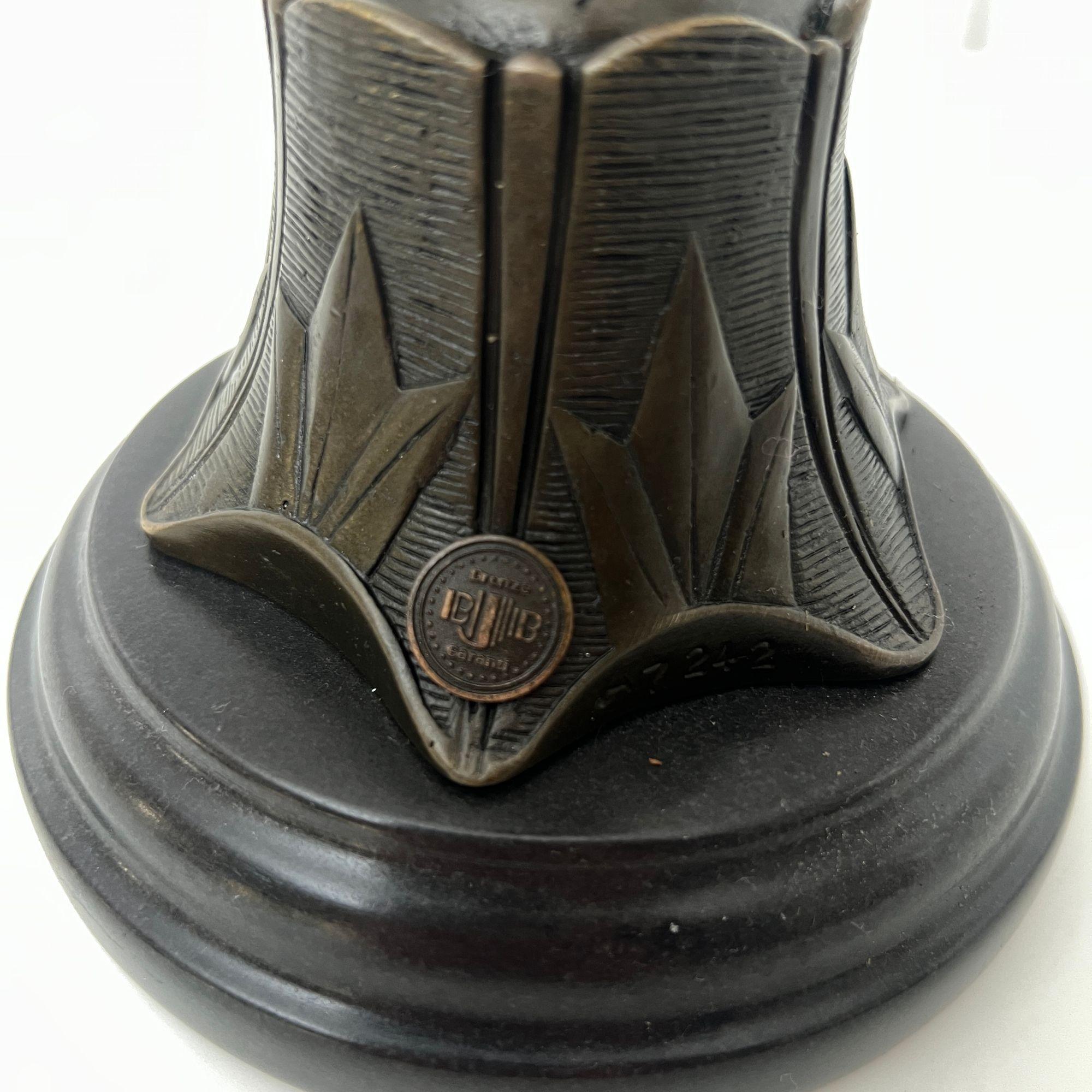Art Deco Bronze Sculpture, Dancer with Bonnet, Signed ‚Preiss‘, Germany, 20th C. For Sale 4