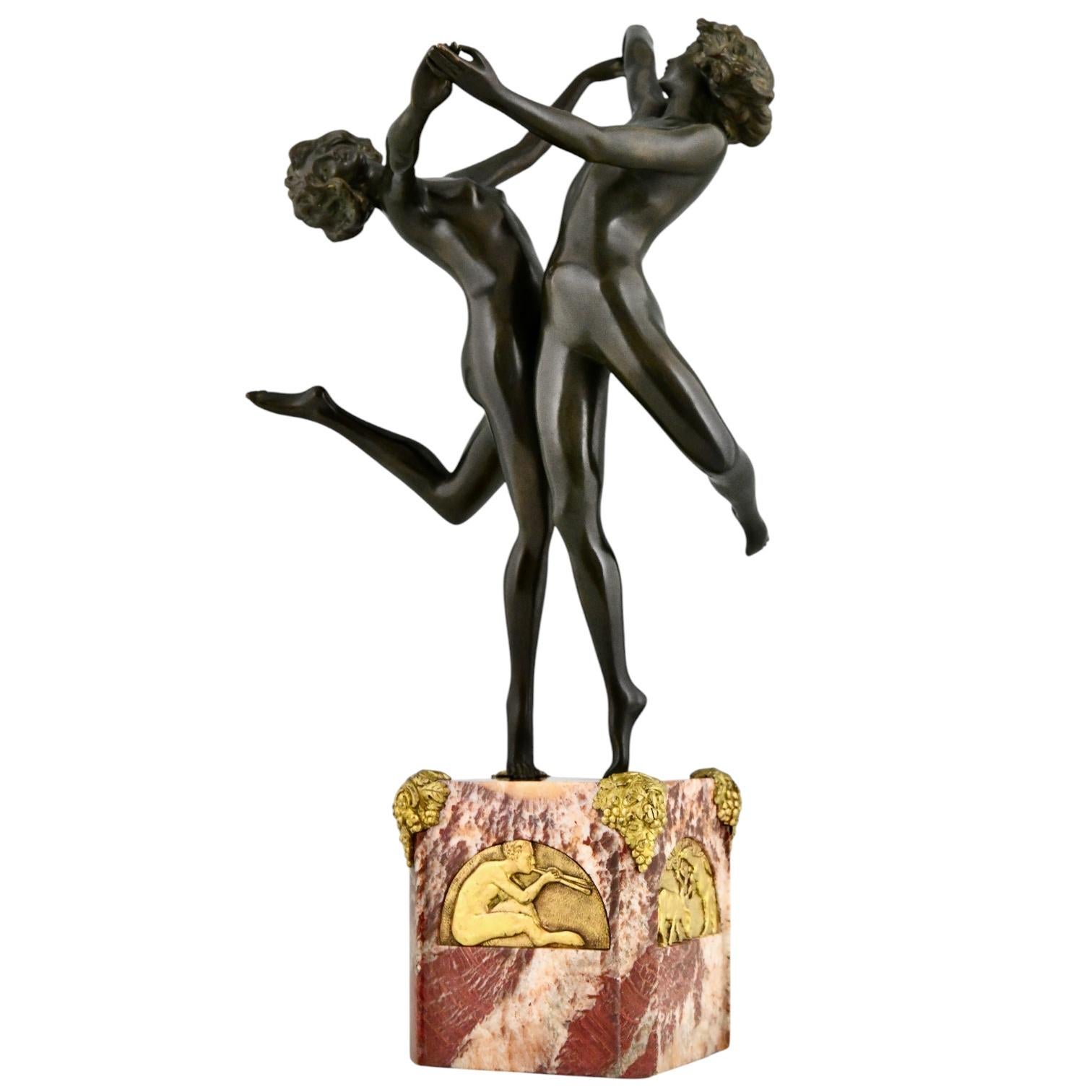 Escultura Art Decó de bronce bailando desnudos, COUNTRY DANCE de Claire Jeanne Roberte Colinet.
Bronce patinado. Base de mármol rojo con placas de bronce dorado y adornos en las esquinas.

Este modelo se ilustra enu2028Art Decó y otras figuras,