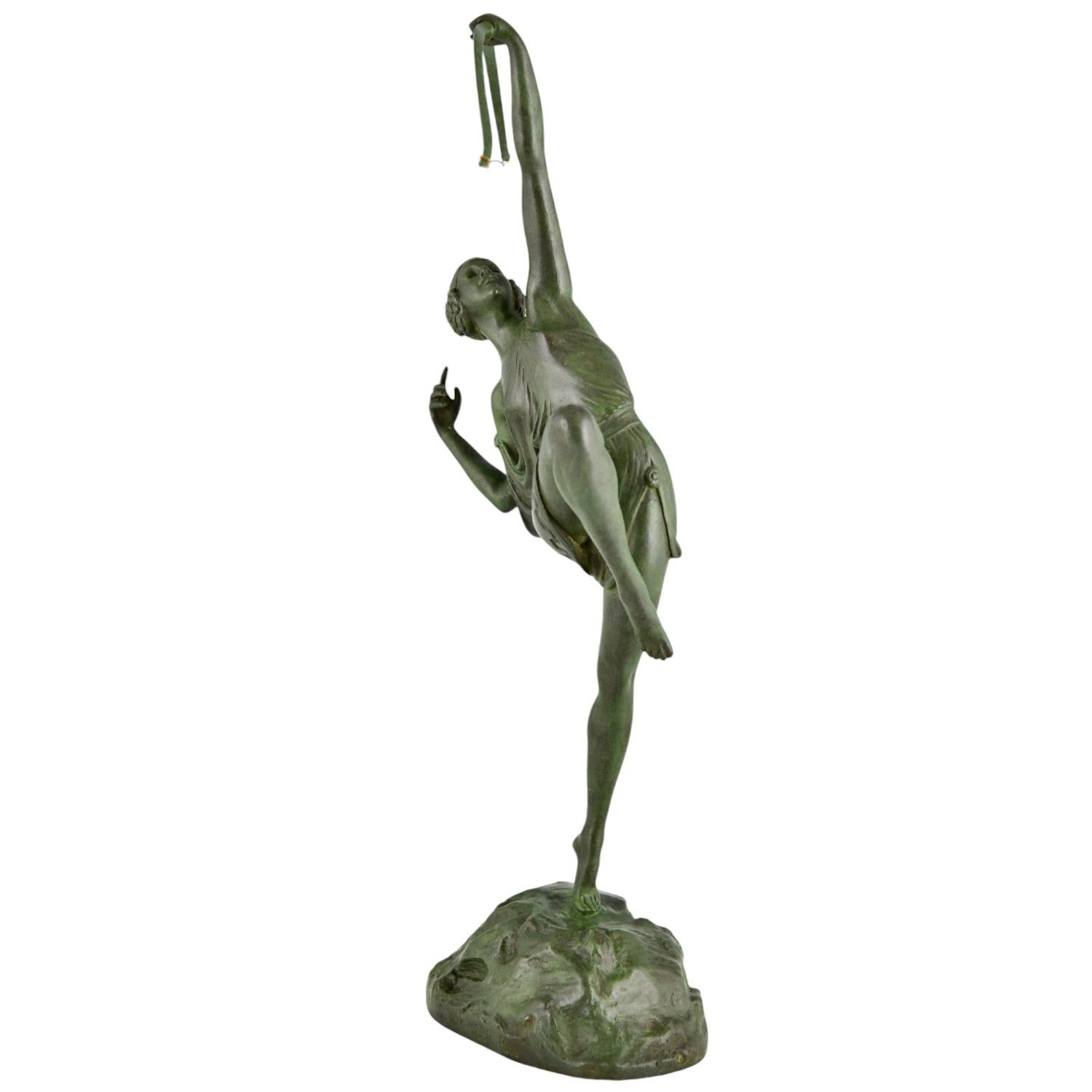 French Art Deco bronze sculpture Diana with bow by Pierre Le Faguays & Susse Frères.