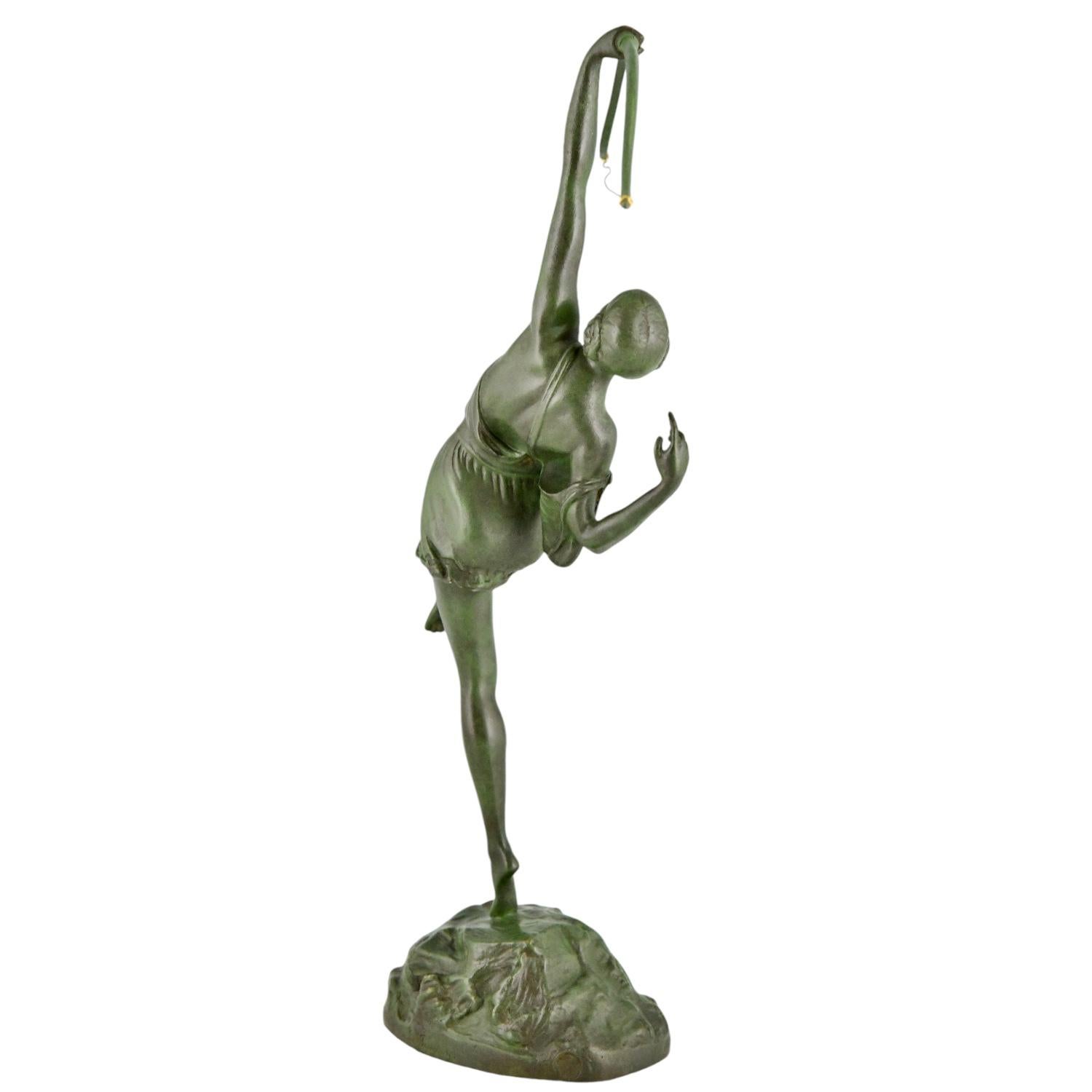 Early 20th Century Art Deco bronze sculpture Diana with bow by Pierre Le Faguays & Susse Frères.