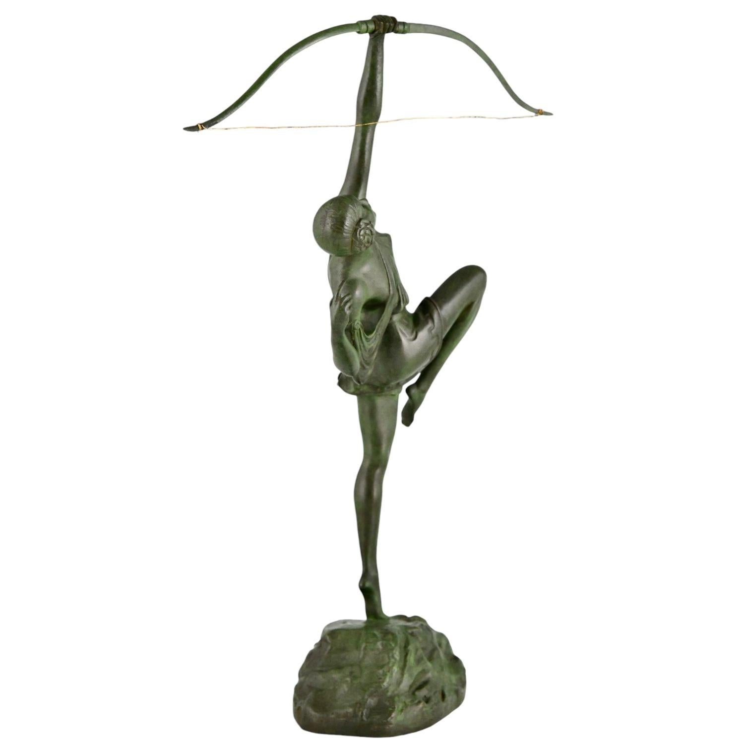 Bronze Art Deco bronze sculpture Diana with bow by Pierre Le Faguays & Susse Frères.