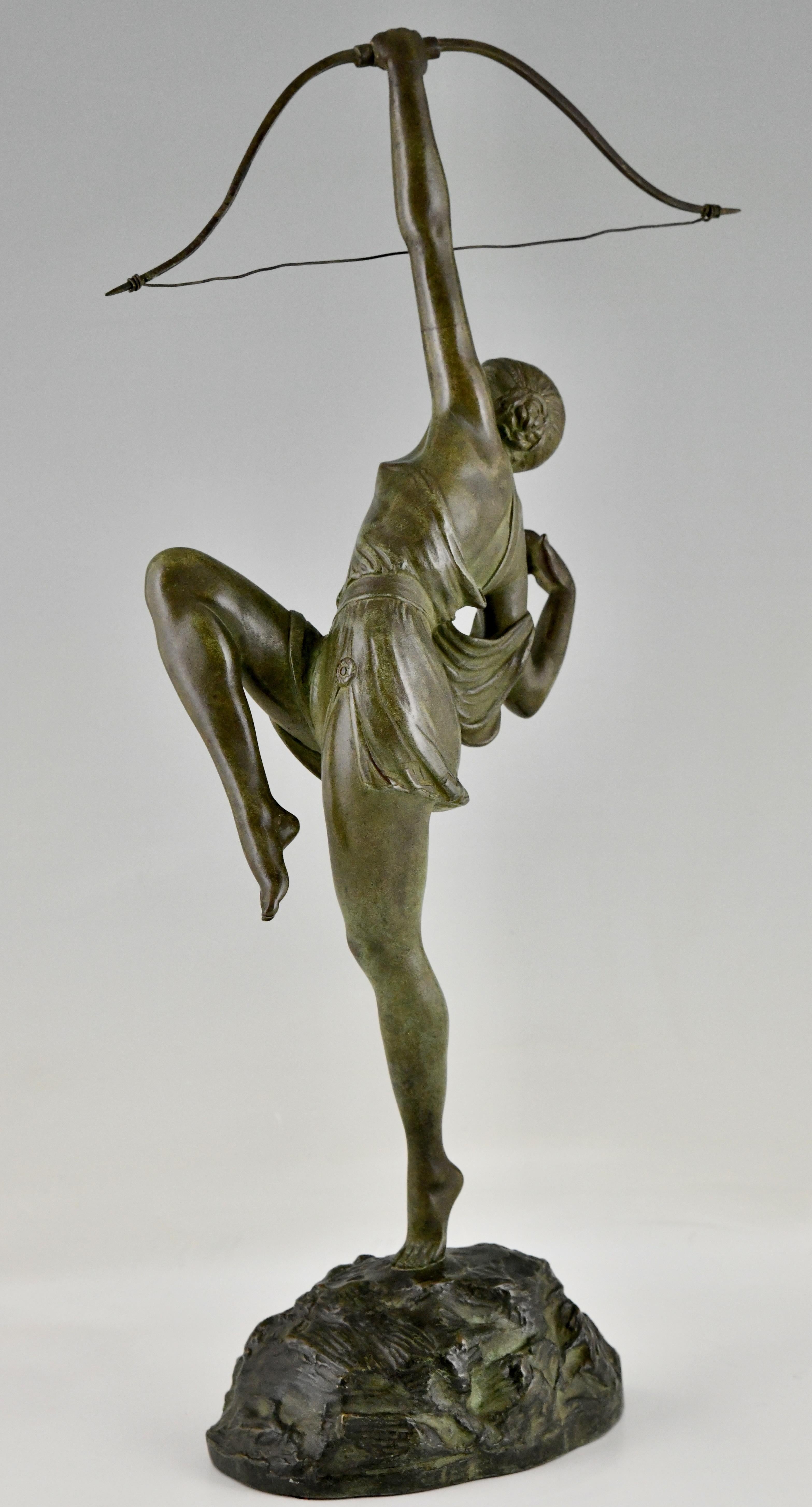 Art Deco Bronze Sculpture Diana Woman with Bow by Pierre Le Faguays 1925 In Good Condition In Antwerp, BE
