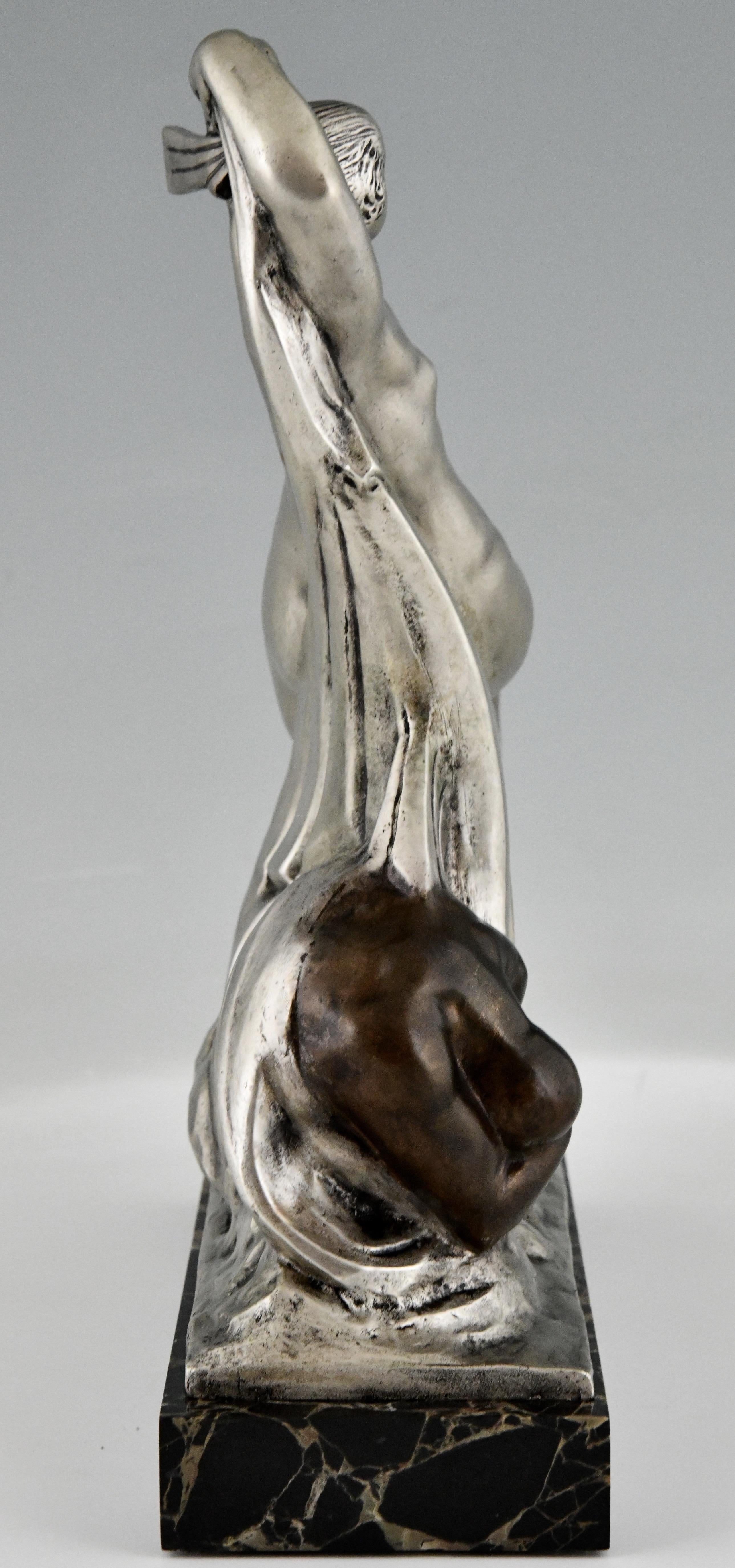 Art-Déco-Bronze-Skulptur „Nackter und knitternder Mann“ von Raoul Lamourdedieu, 1920 (Französisch) im Angebot