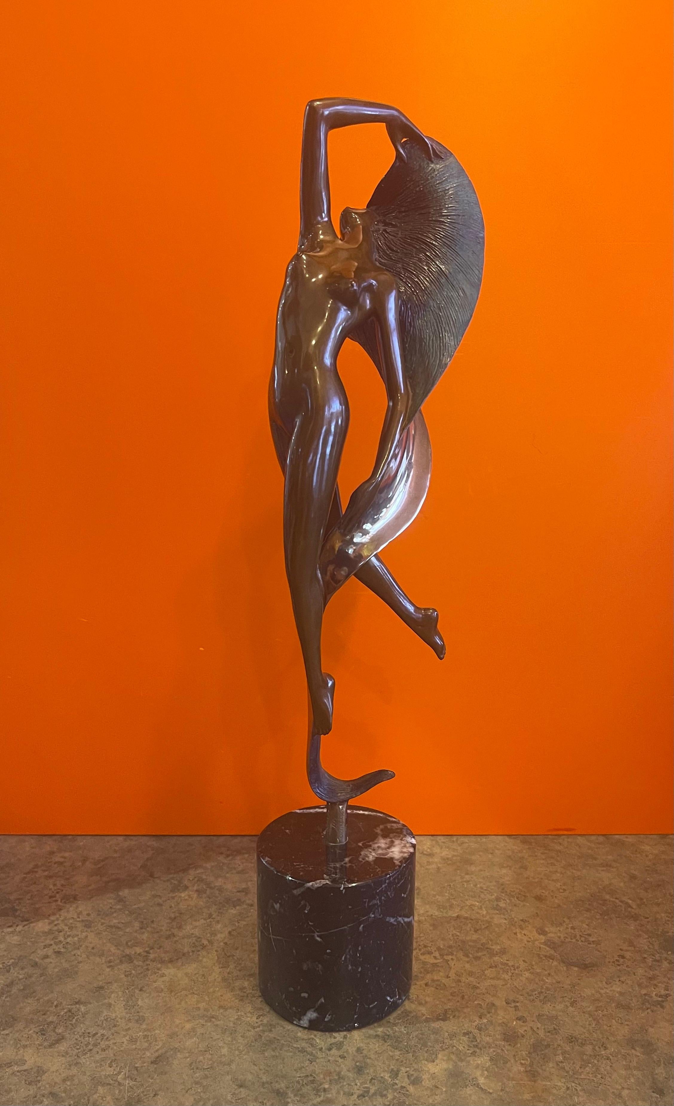 Bronze Sculpture en bronze Art Déco intitulée « Dance Step » par Angelo Basso en vente