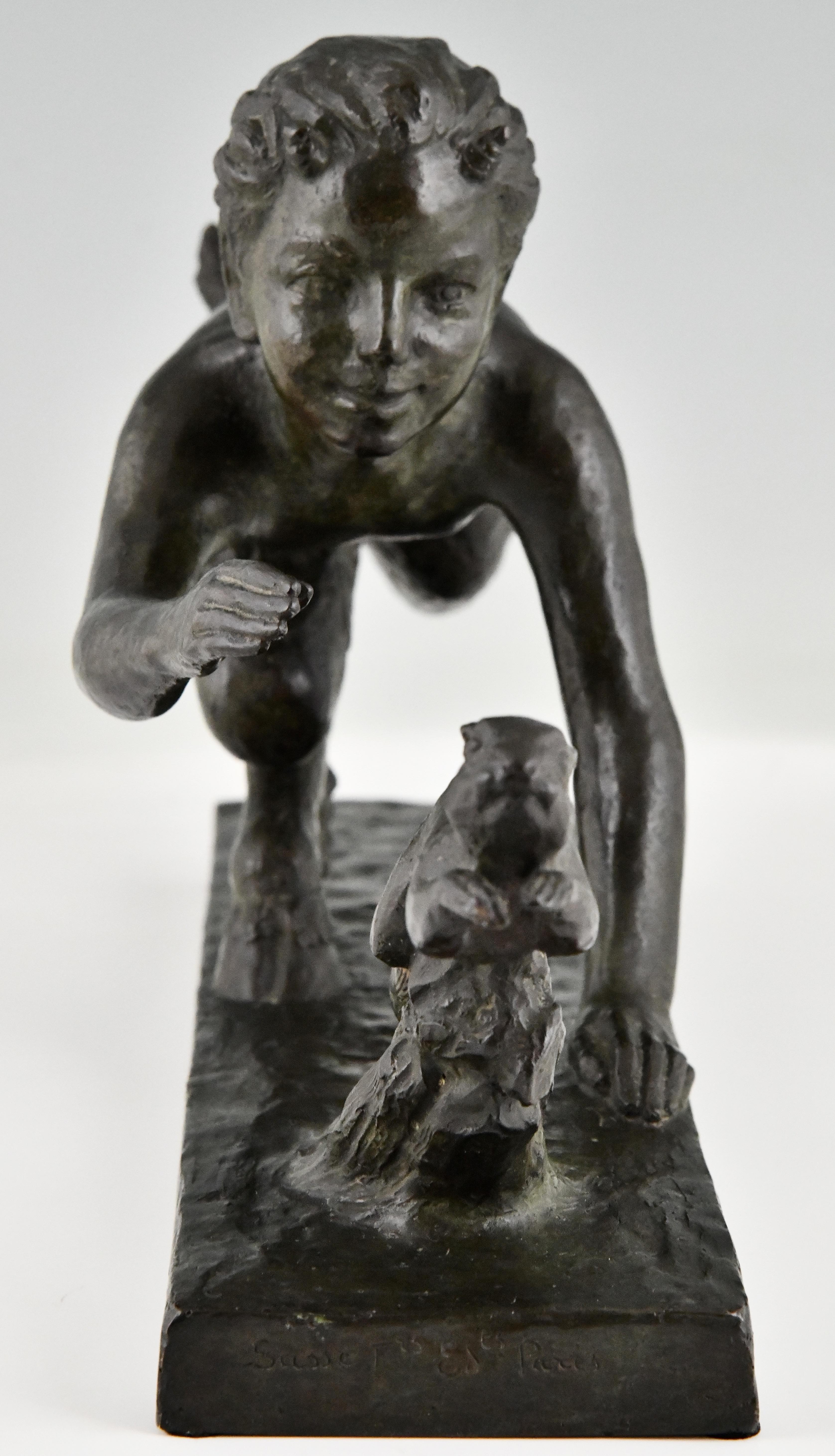 Art déco-Bronze-Skulptur Faun und Eichhörnchen aus dem Art déco-Stil von Georges Crouzat, 1934 (Patiniert) im Angebot