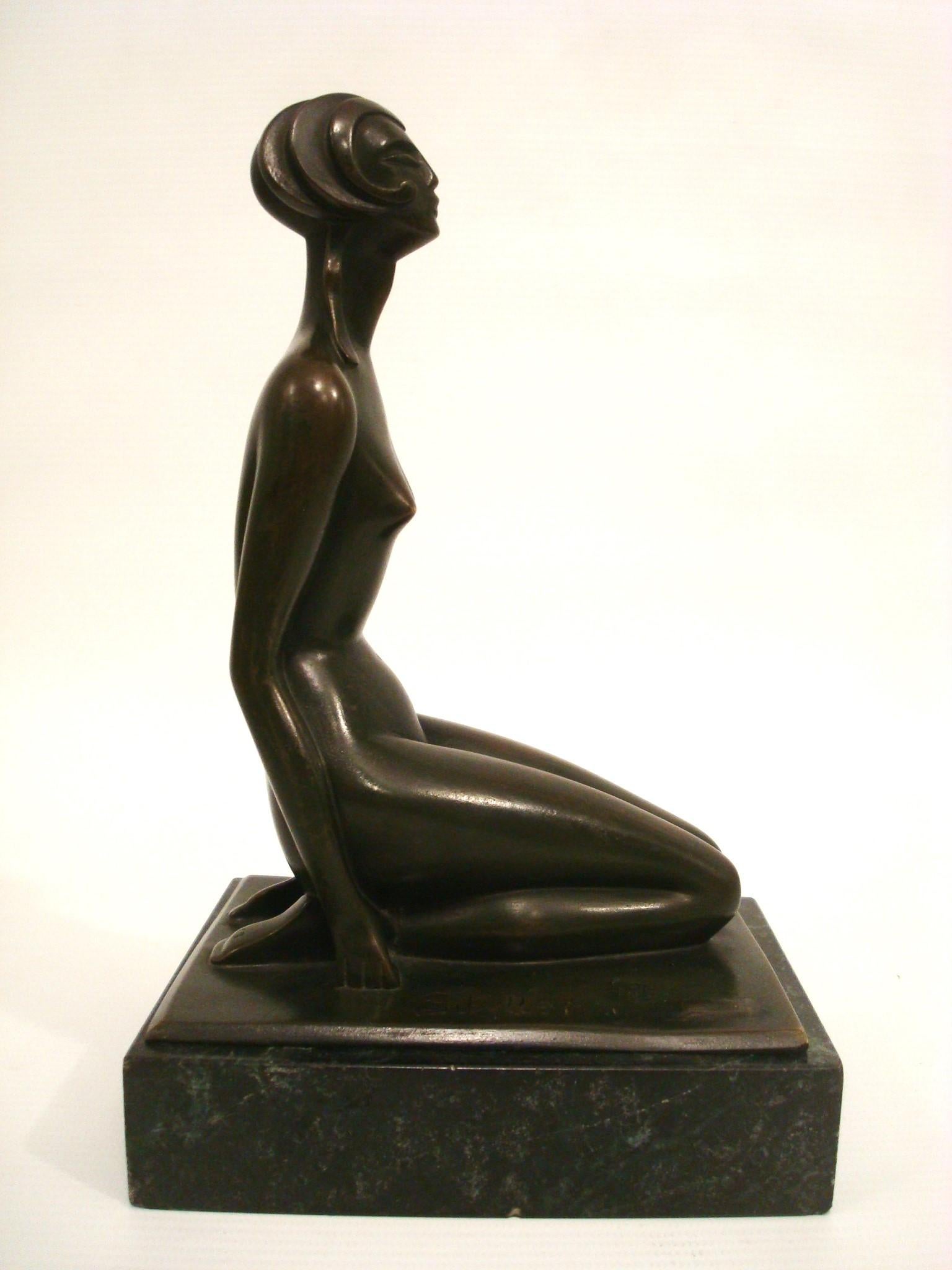 Art Deco Bronze Sculpture Figure of a Naked Woman by Sibylle May, France 1920´s
A wonderful art deco bronze sculpture by Sibylle May.
Signed in the bronze + foundry marks (LA STELE)
Rare French Art Deco bronze figure of Sibylle May.
English sculptor