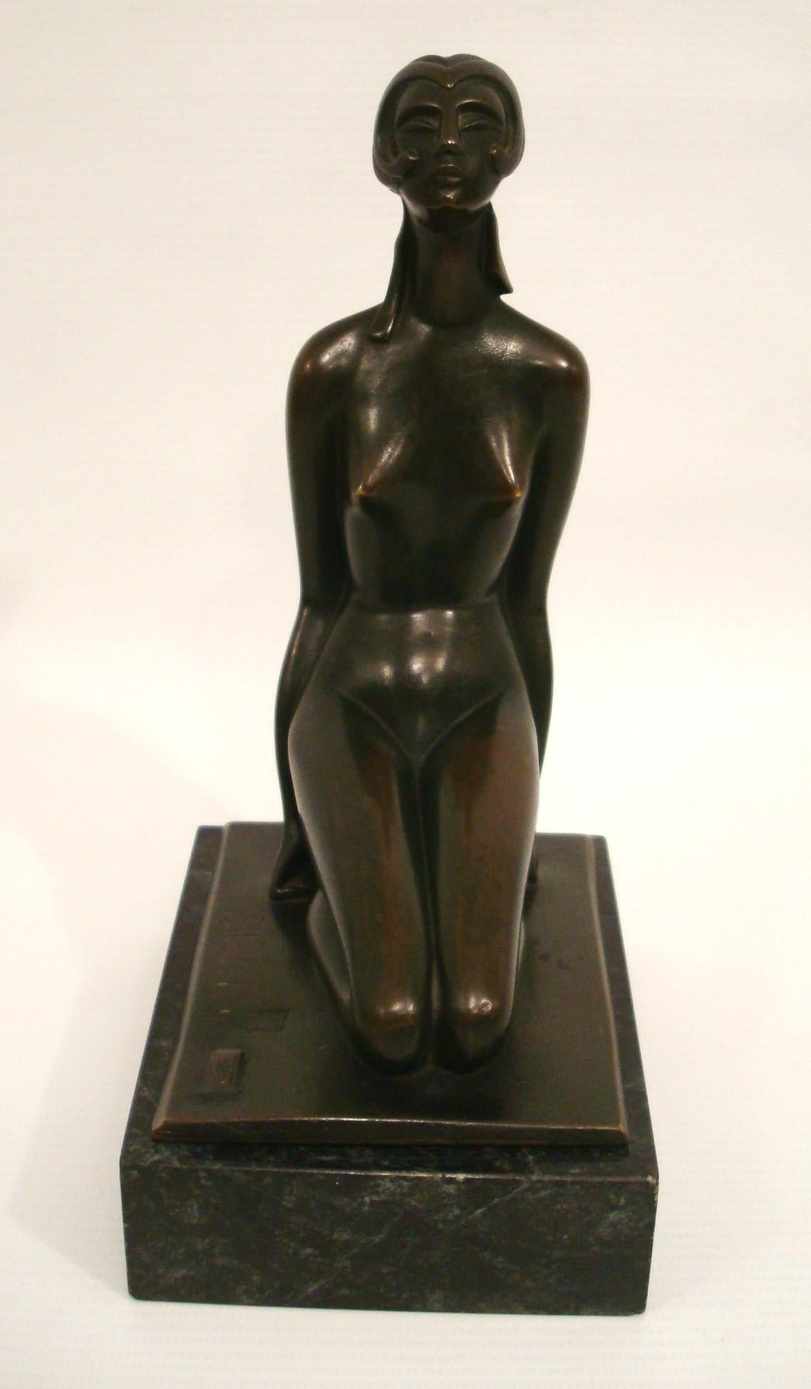 Art Deco Bronzeskulptur Figur einer nackten Frau von Sibylle May, Frankreich 1920er Jahre (Französisch) im Angebot