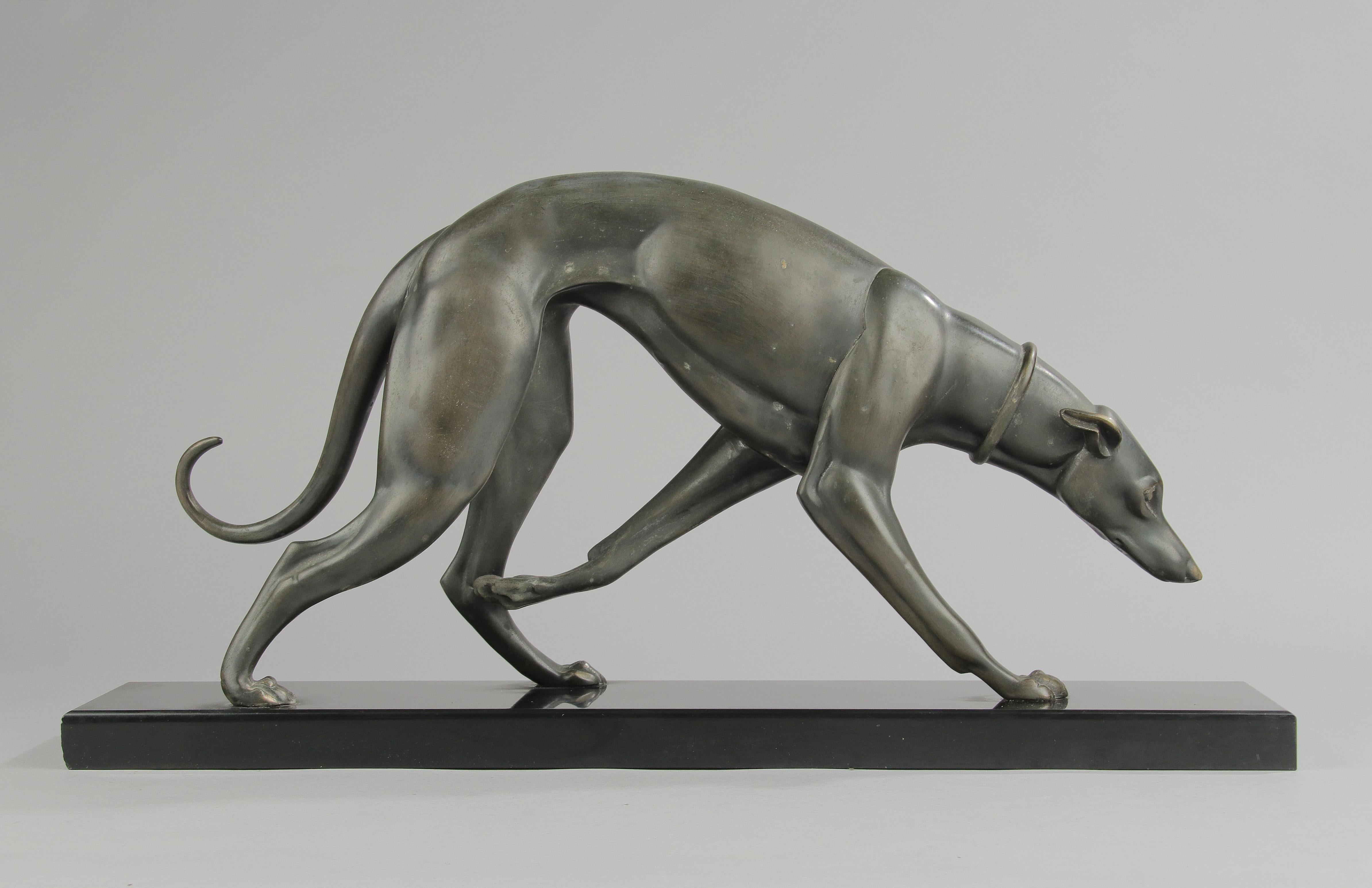 Français Sculpture en bronze Art Déco Lévrier / Whippet par Irénée Rochard en vente