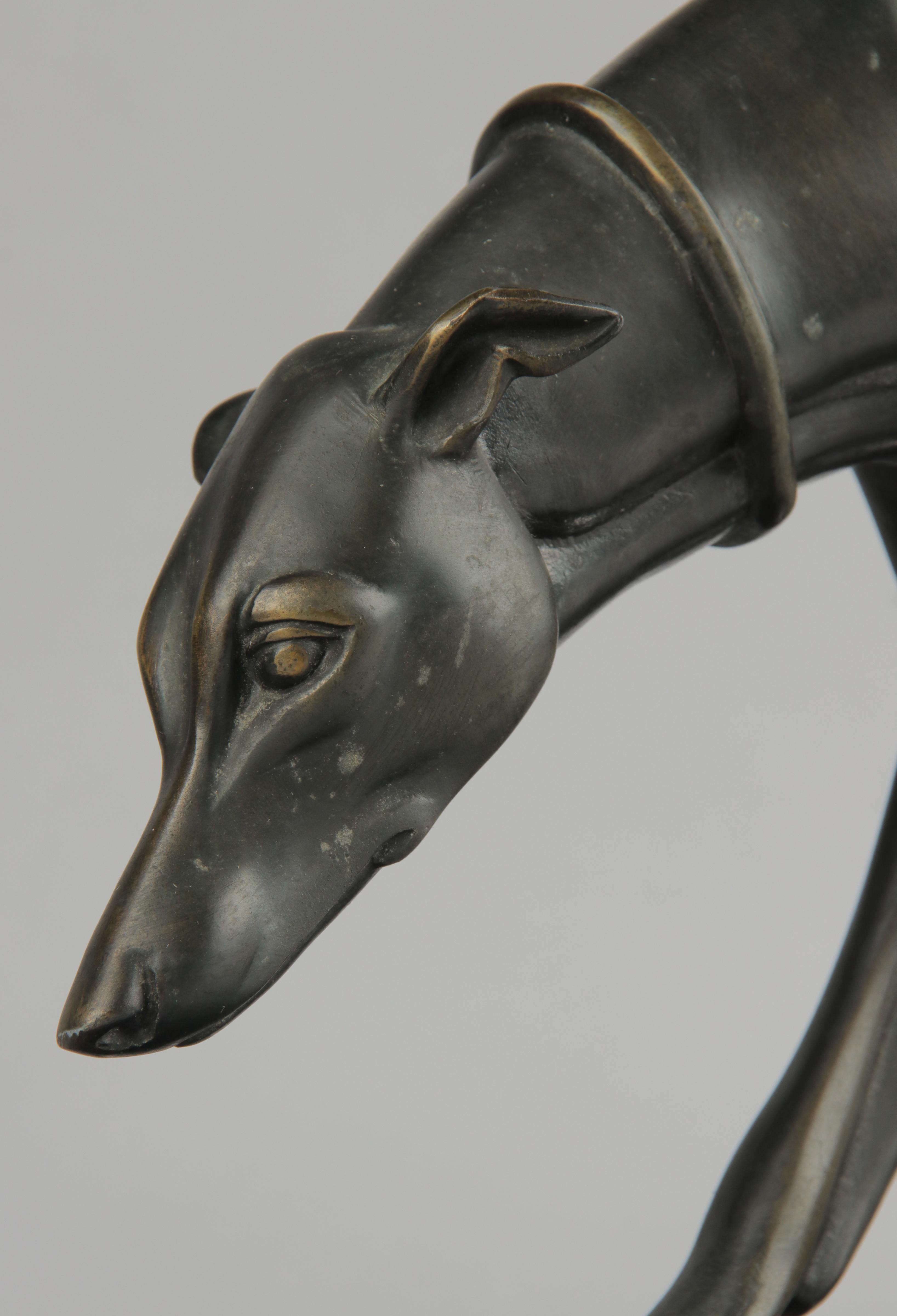 Art Deco Bronze-Skulptur Windhund / Whippet von Irénée Rochard (20. Jahrhundert) im Angebot