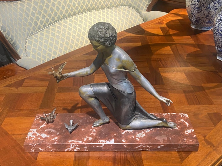 Art Deco Bronze Sculpture Lady with Birds on Marble Base by Ugo Cipriani In Good Condition For Sale In Sofia, BG