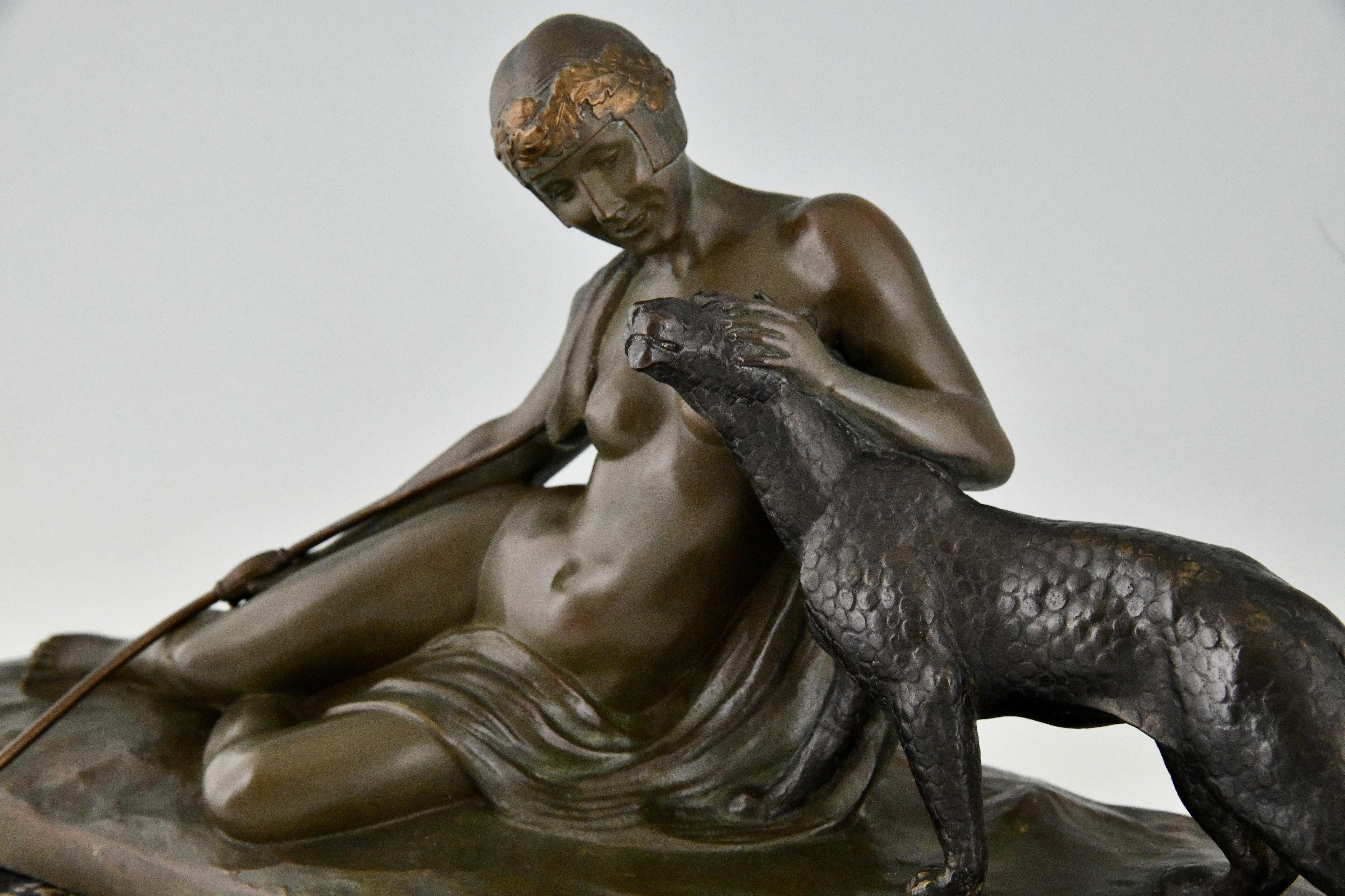 Sculpture en bronze Art déco représentant une femme avec une panthère signée par C. Charles France 1930 en vente 1