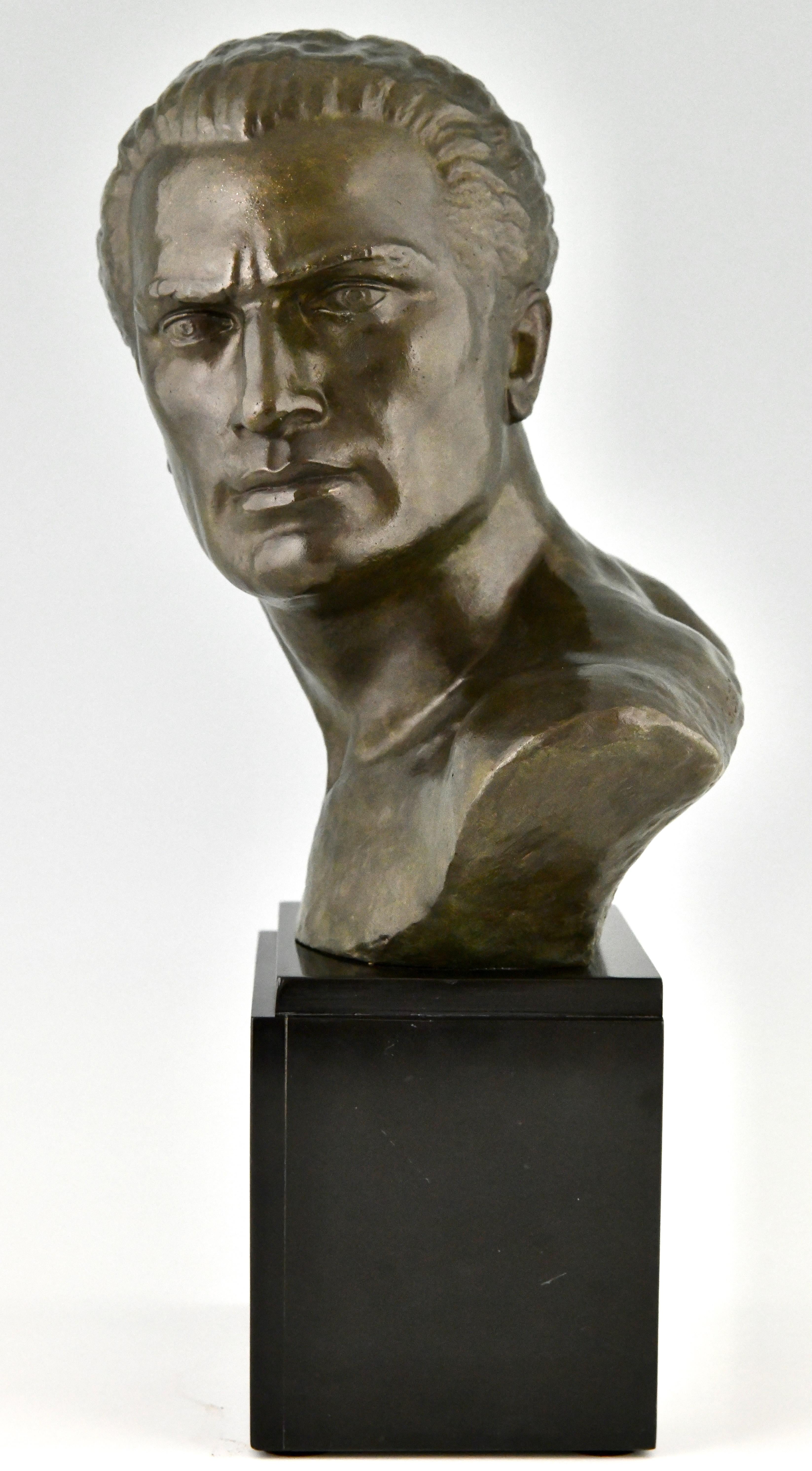 Escultura Art Déco de bronce Busto masculino Aviador Jean Mermoz de Lucien Gibert, 1925 Francés en venta