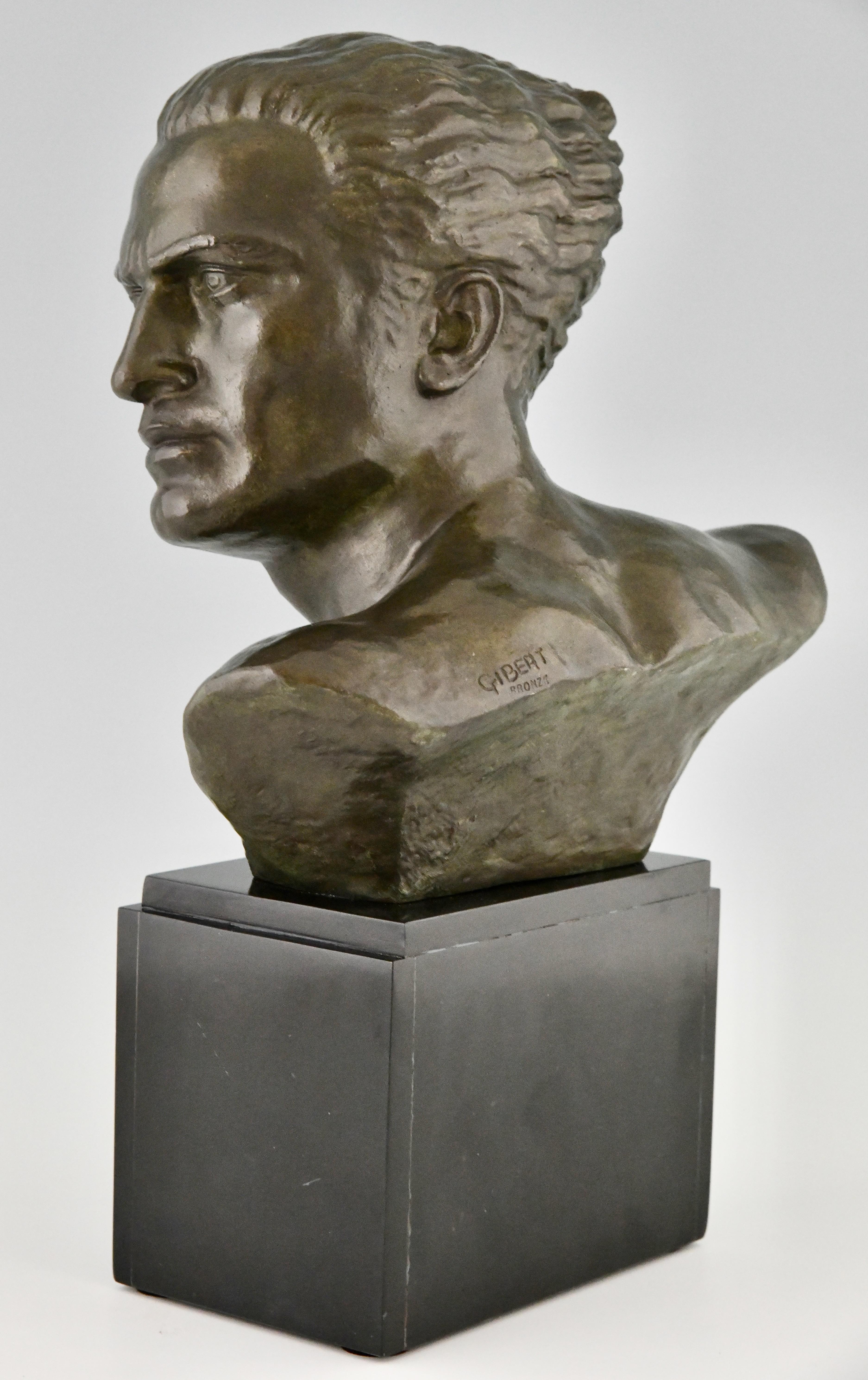 Escultura Art Déco de bronce Busto masculino Aviador Jean Mermoz de Lucien Gibert, 1925 Patinado en venta