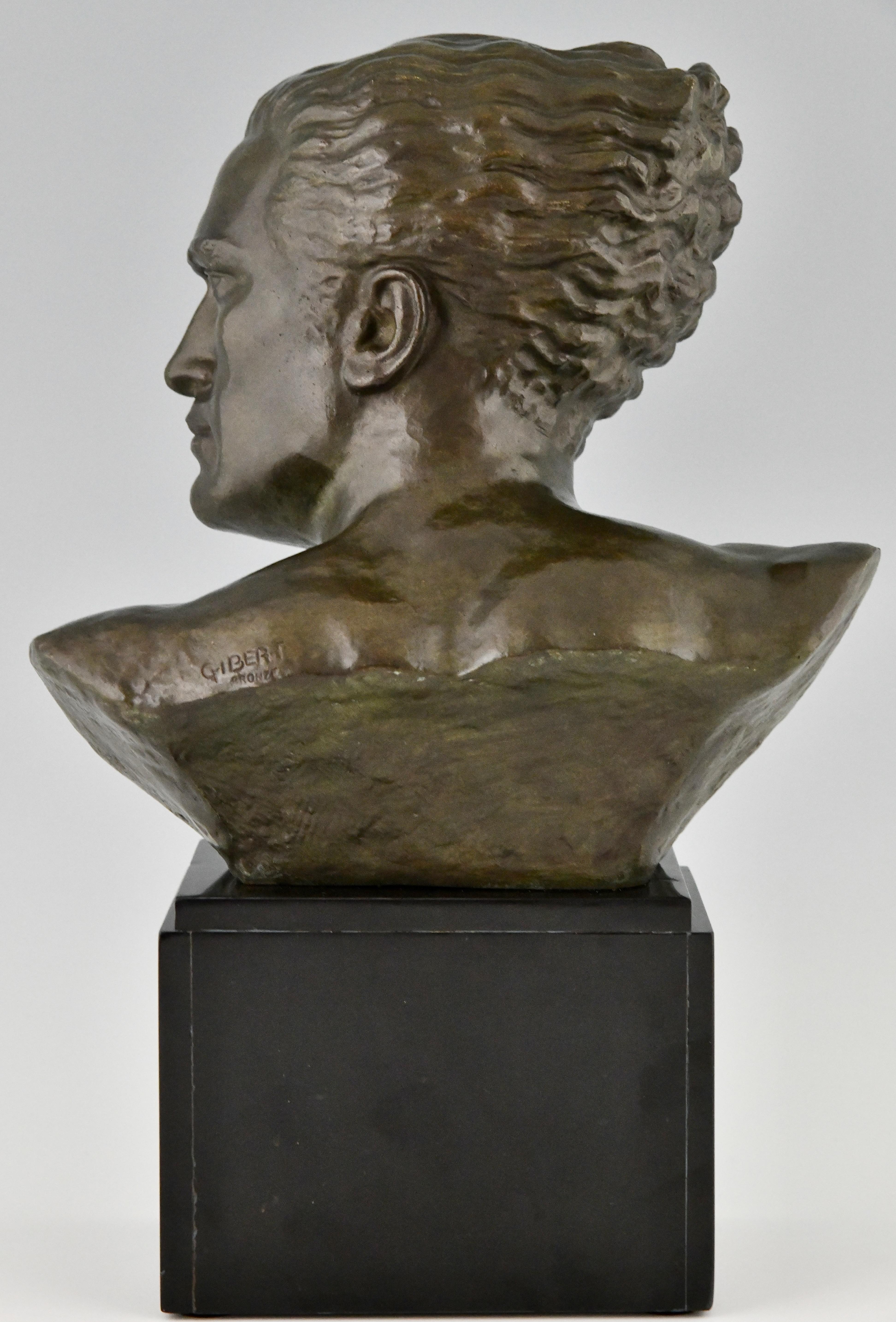 Escultura Art Déco de bronce Busto masculino Aviador Jean Mermoz de Lucien Gibert, 1925 en Bueno estado para la venta en Antwerp, BE