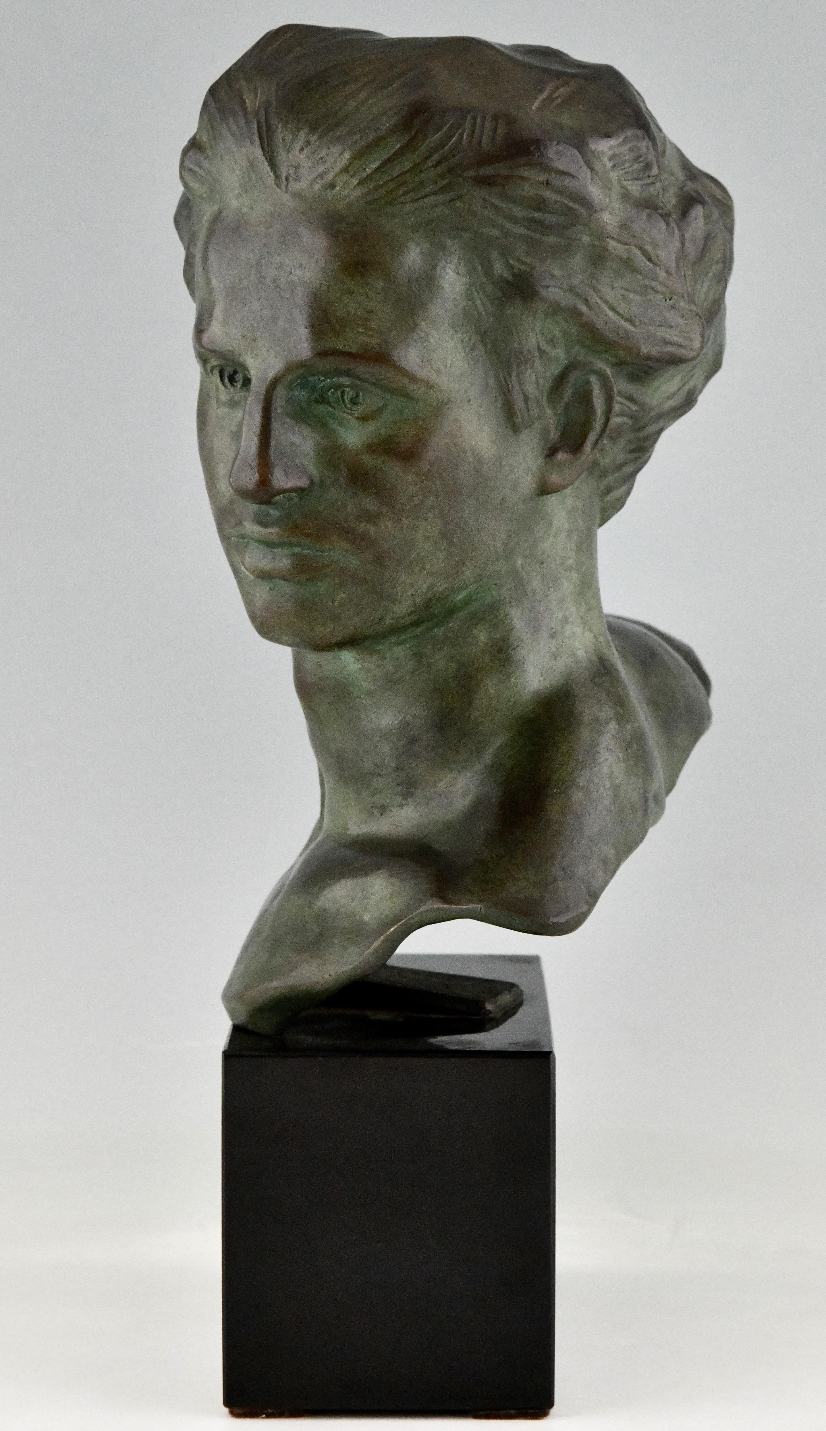 Art Deco Bronze Sculpture Male Bust of the Aviator Jean Mermoz by G. Gori, 1930 In Good Condition In Antwerp, BE