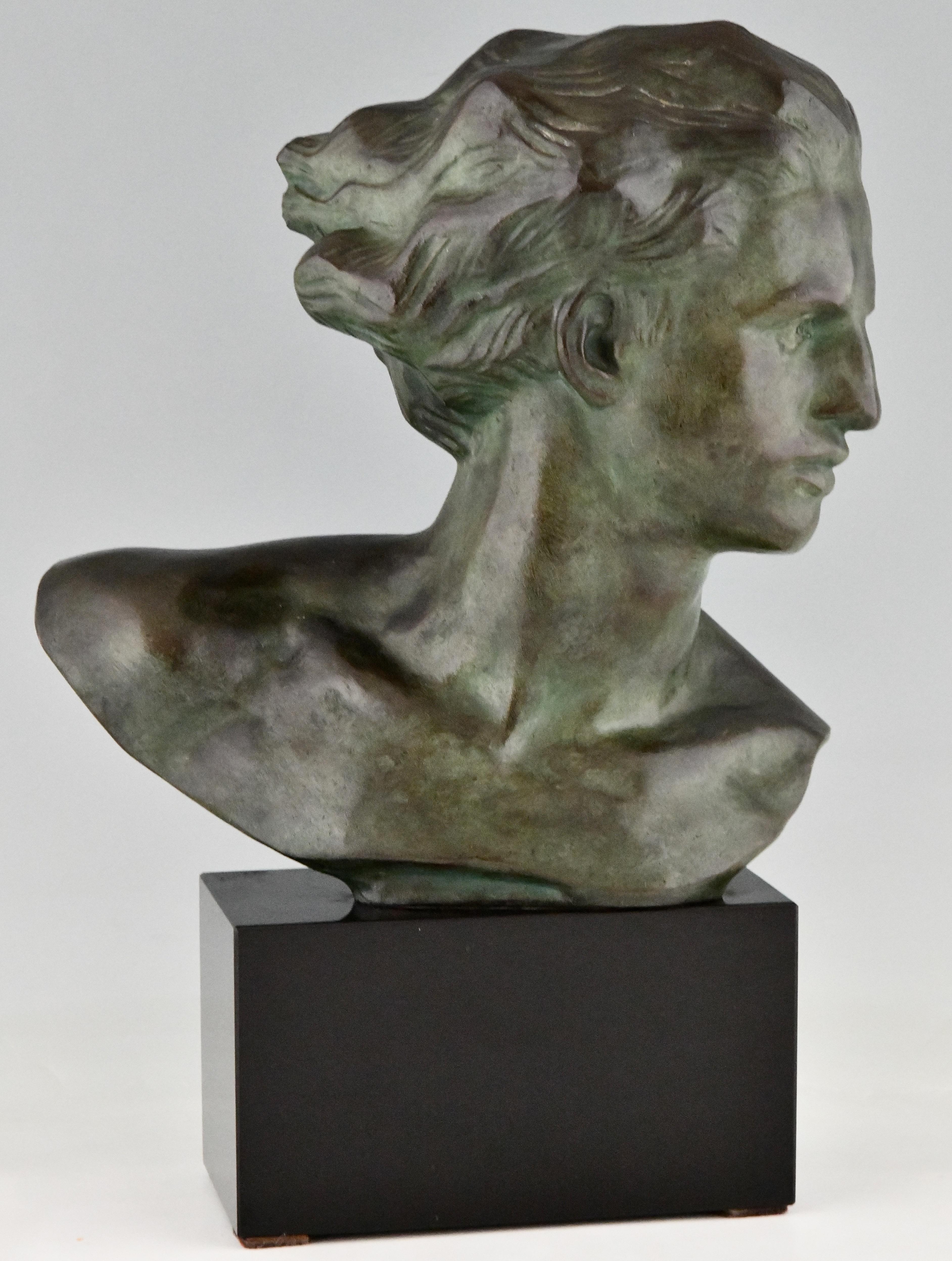 Art Deco Bronze Sculpture Male Bust of the Aviator Jean Mermoz by G. Gori, 1930 2