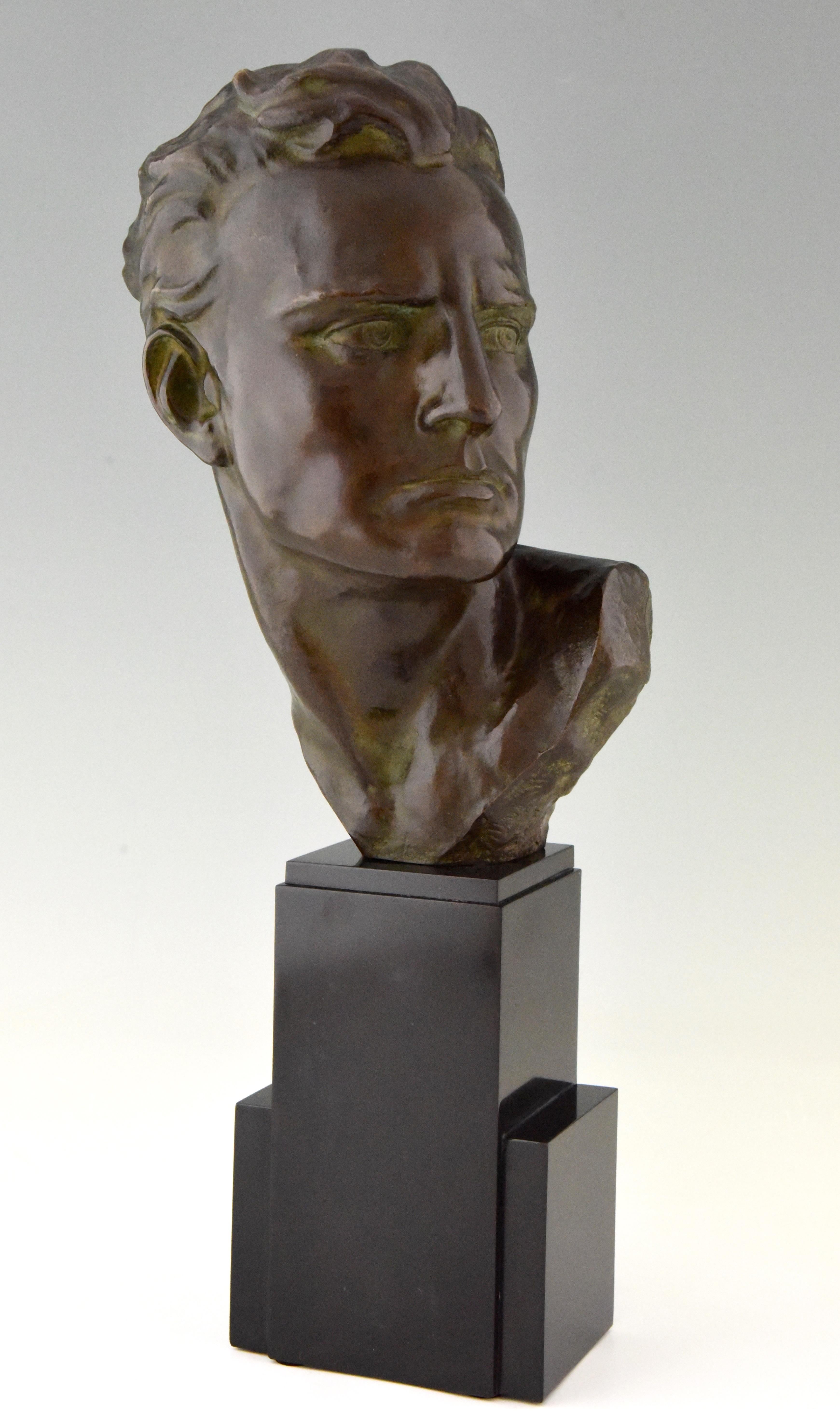 Art Deco bronze sculpture by Ugo Cipriani (1897-1960) a patinated study of a young man mounted on a Belgian Black marble base.
The bronze is signed and marked 