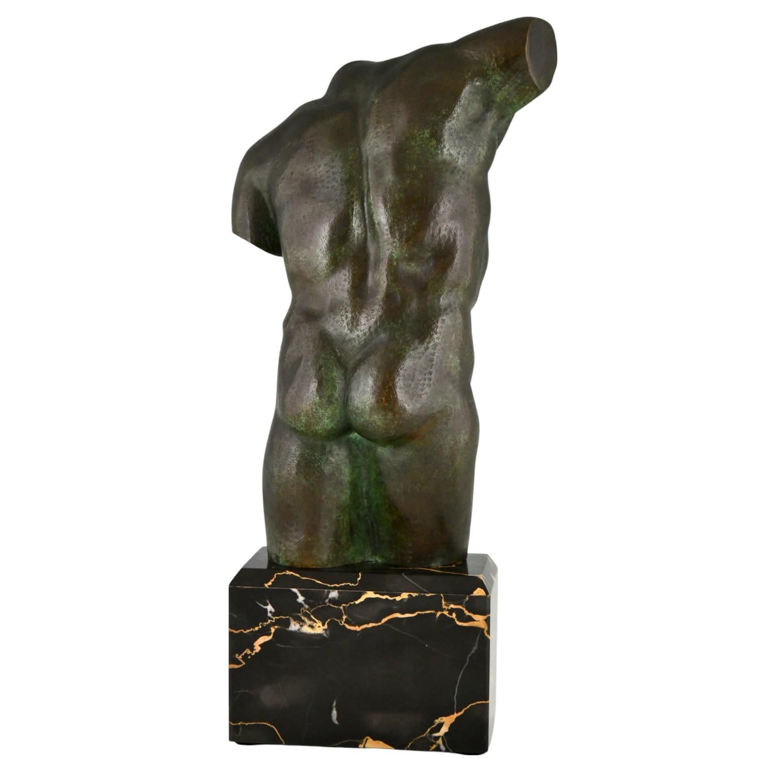 Scultura in bronzo Art Déco torso maschile Francia 1930 In condizioni buone in vendita a Antwerp, BE