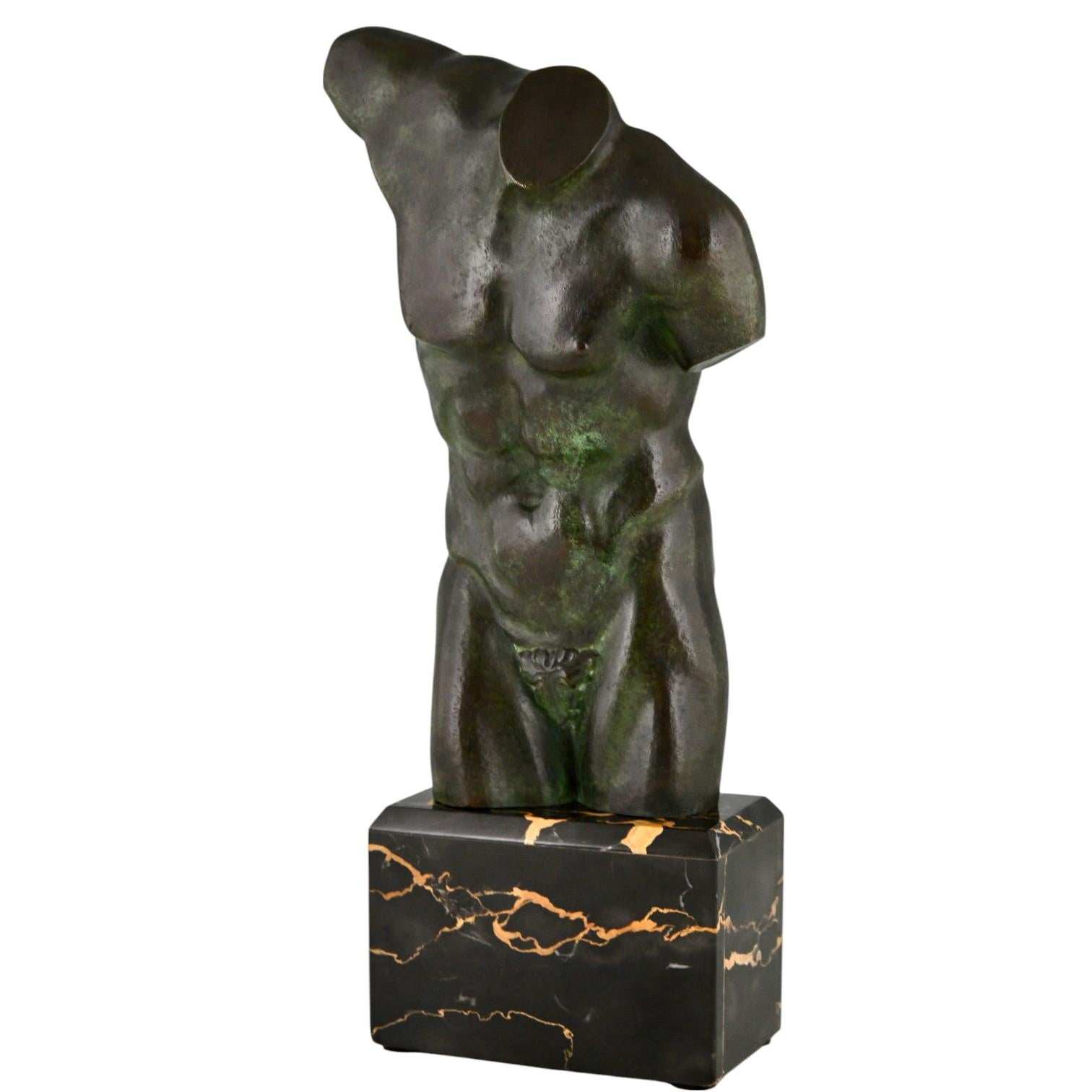 Scultura in bronzo Art Déco torso maschile Francia 1930 in vendita 1