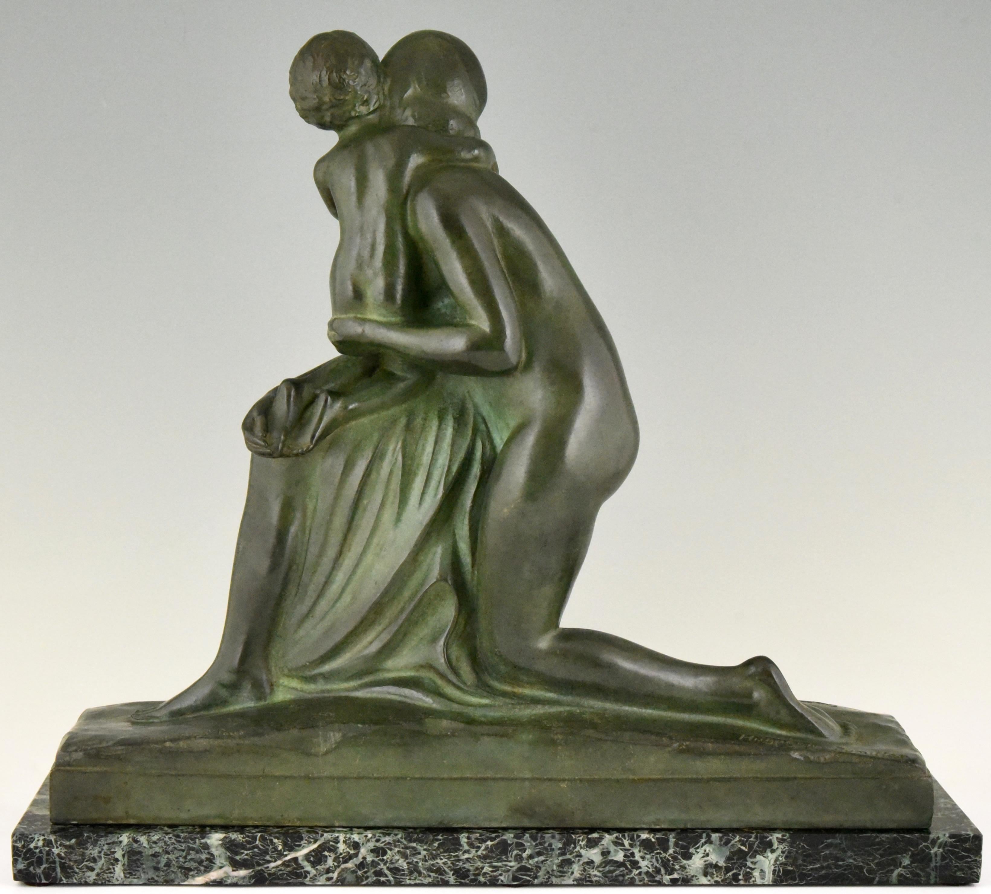 Art Deco Bronze Sculpture Mother and Child Motherhood André Huguenin Dumittan In Good Condition In Antwerp, BE