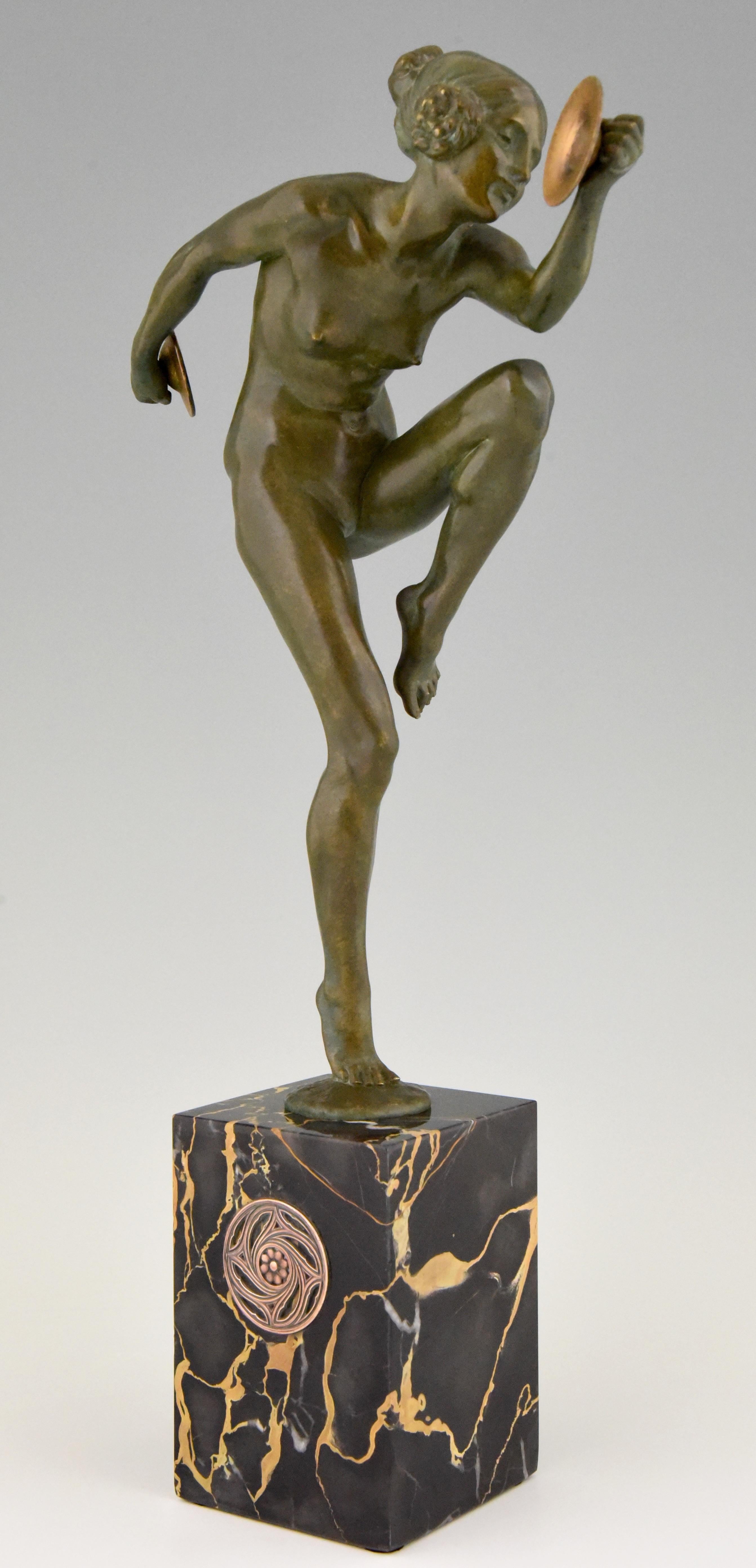 Beautiful Art Deco bronze sculpture of a dancing nude with cymbals. Signed by the French artist Lucien Alliot, on a marble base with bronze plaque. 

Artist/ Maker: Lucien Alliot
Signature/ Marks: L. Alliot
Style: Art Deco.
Date: