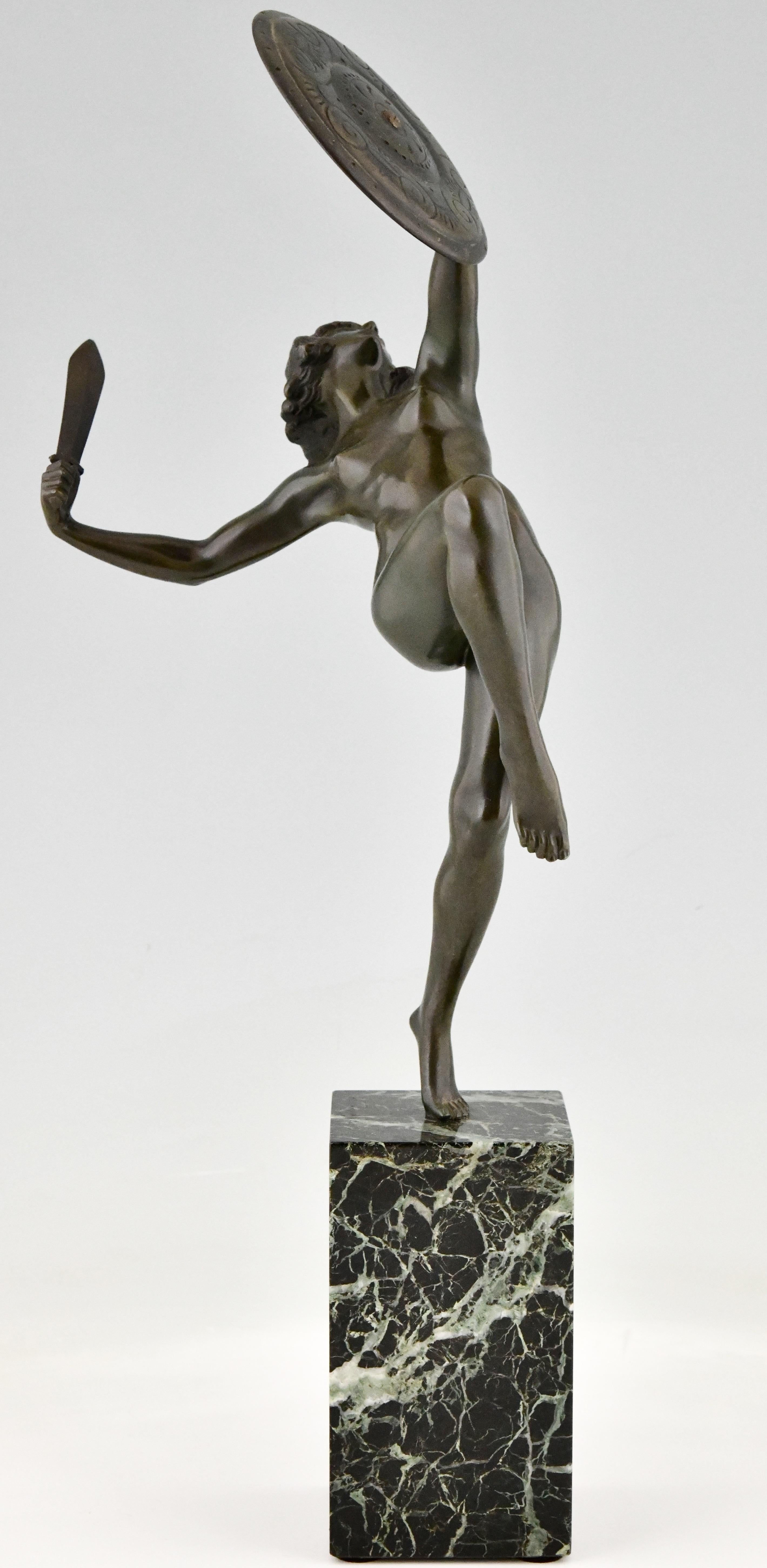 Art déco Sculpture en bronze Art Déco Nude Dagger Dancer de Pierre Le Faguays France, 1930 en vente