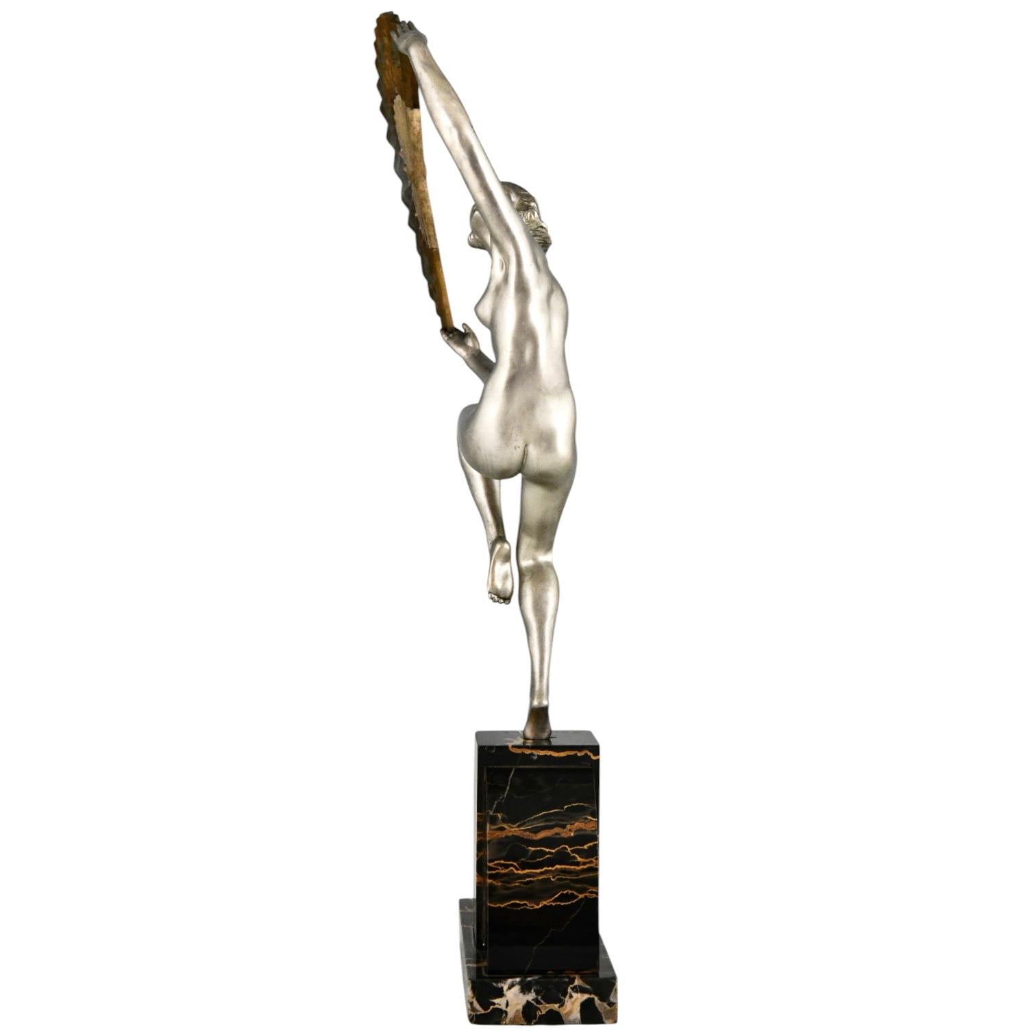 Français Danseuse nue sur éventail Art Déco par Marcel Andre Bouraine France 1925 en vente